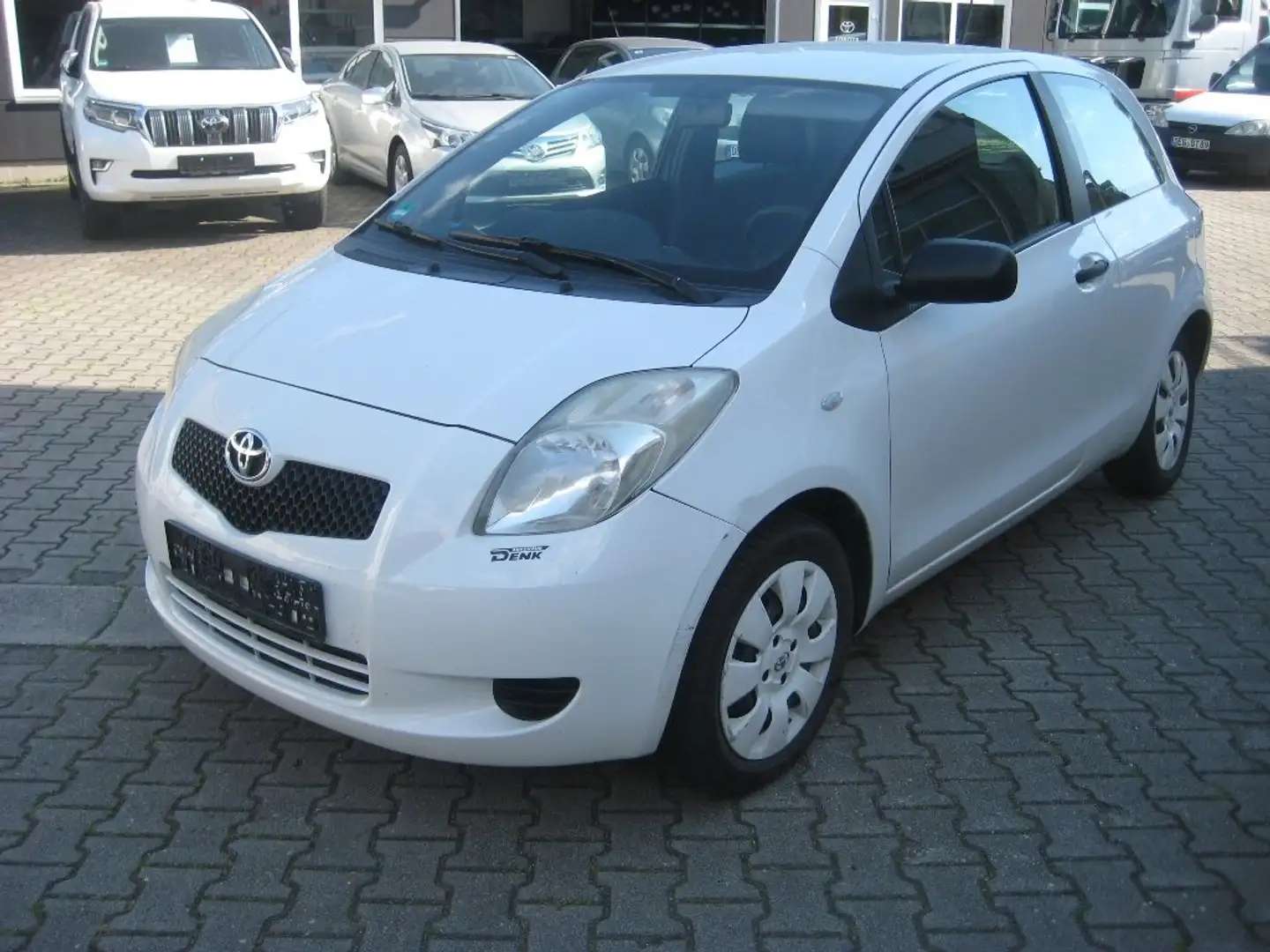 Toyota Yaris 1.0 VVT-i 3 Türig Weiß - 1