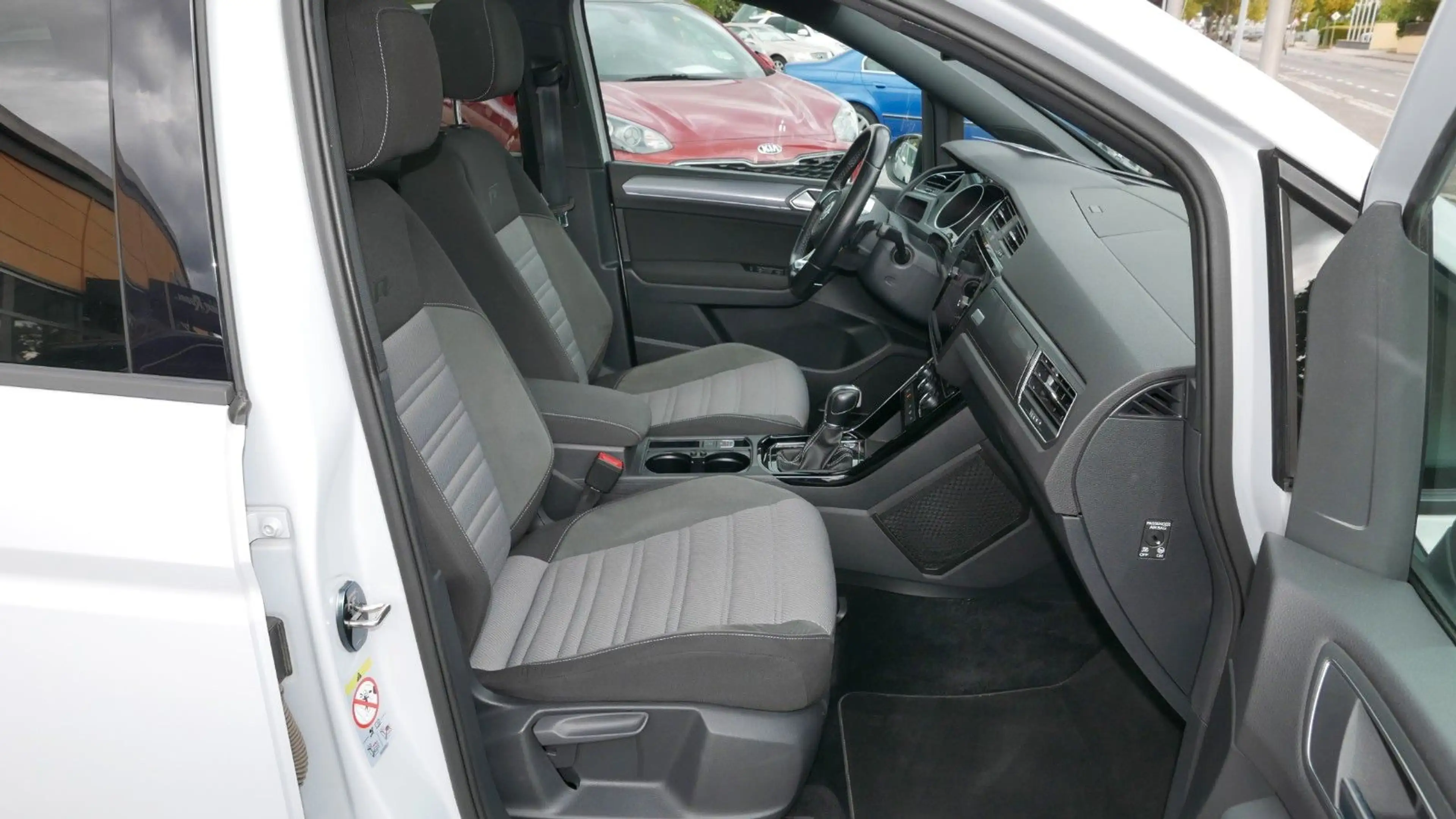 Volkswagen Touran Highline R-LINE 190PS/NAVI/AHK/ACC — photo 24