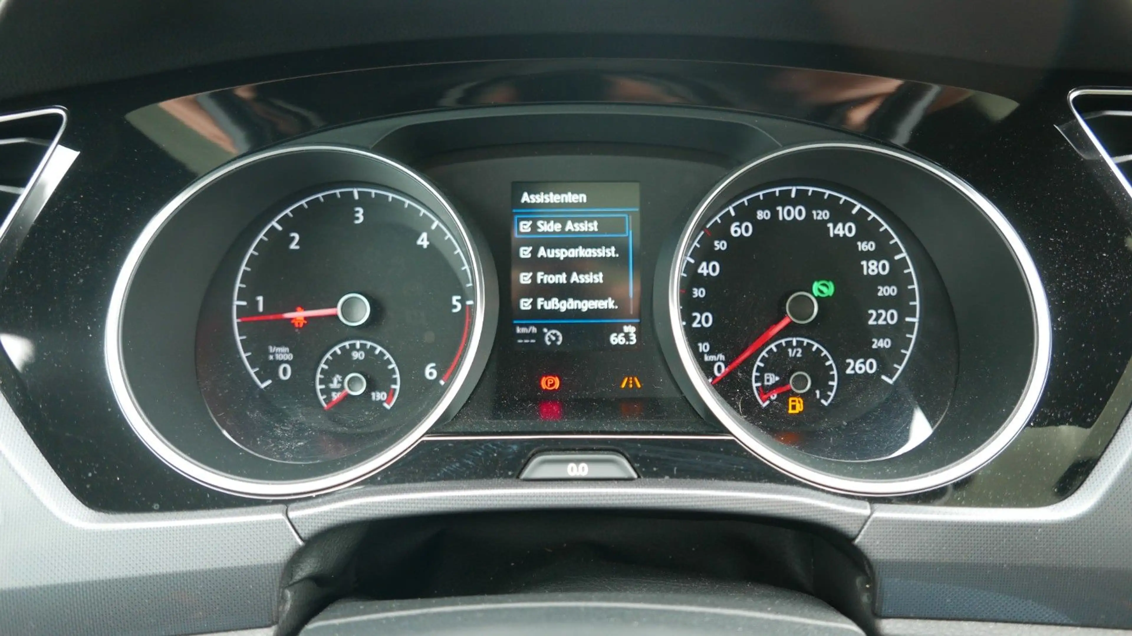 Volkswagen Touran Highline R-LINE 190PS/NAVI/AHK/ACC — photo 31