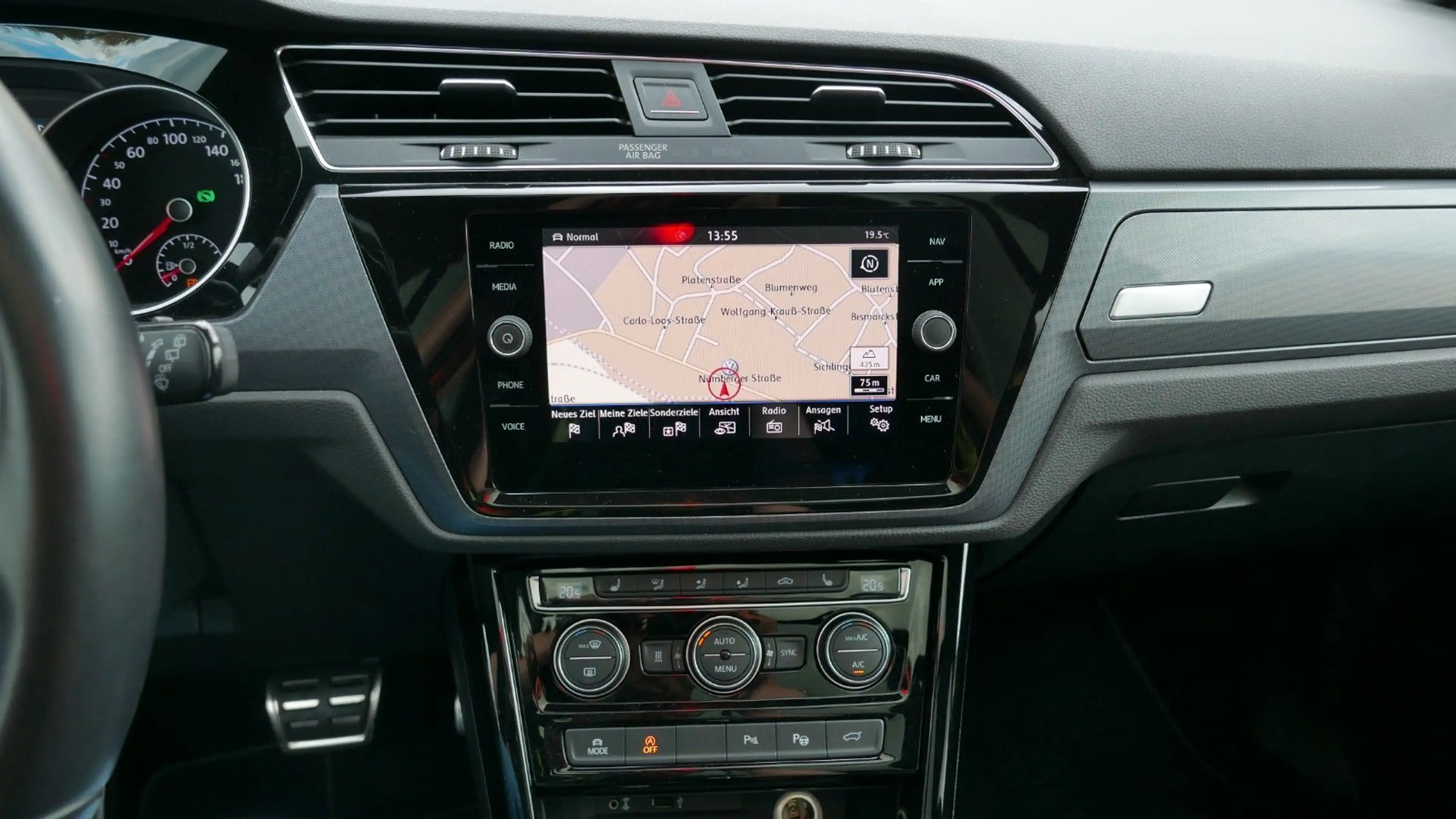 Volkswagen Touran Highline R-LINE 190PS/NAVI/AHK/ACC — photo 30