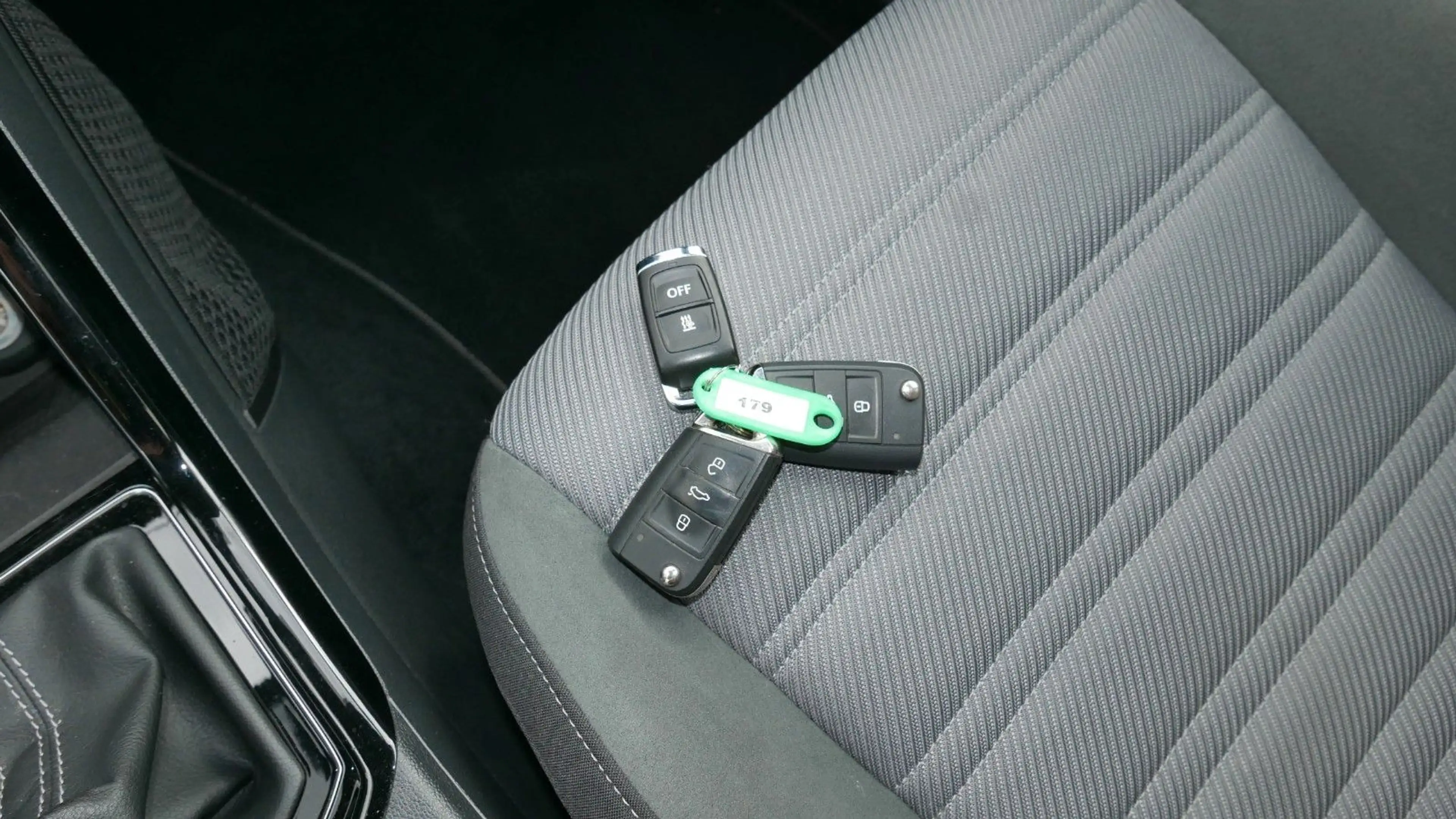 Volkswagen Touran Highline R-LINE 190PS/NAVI/AHK/ACC — photo 33