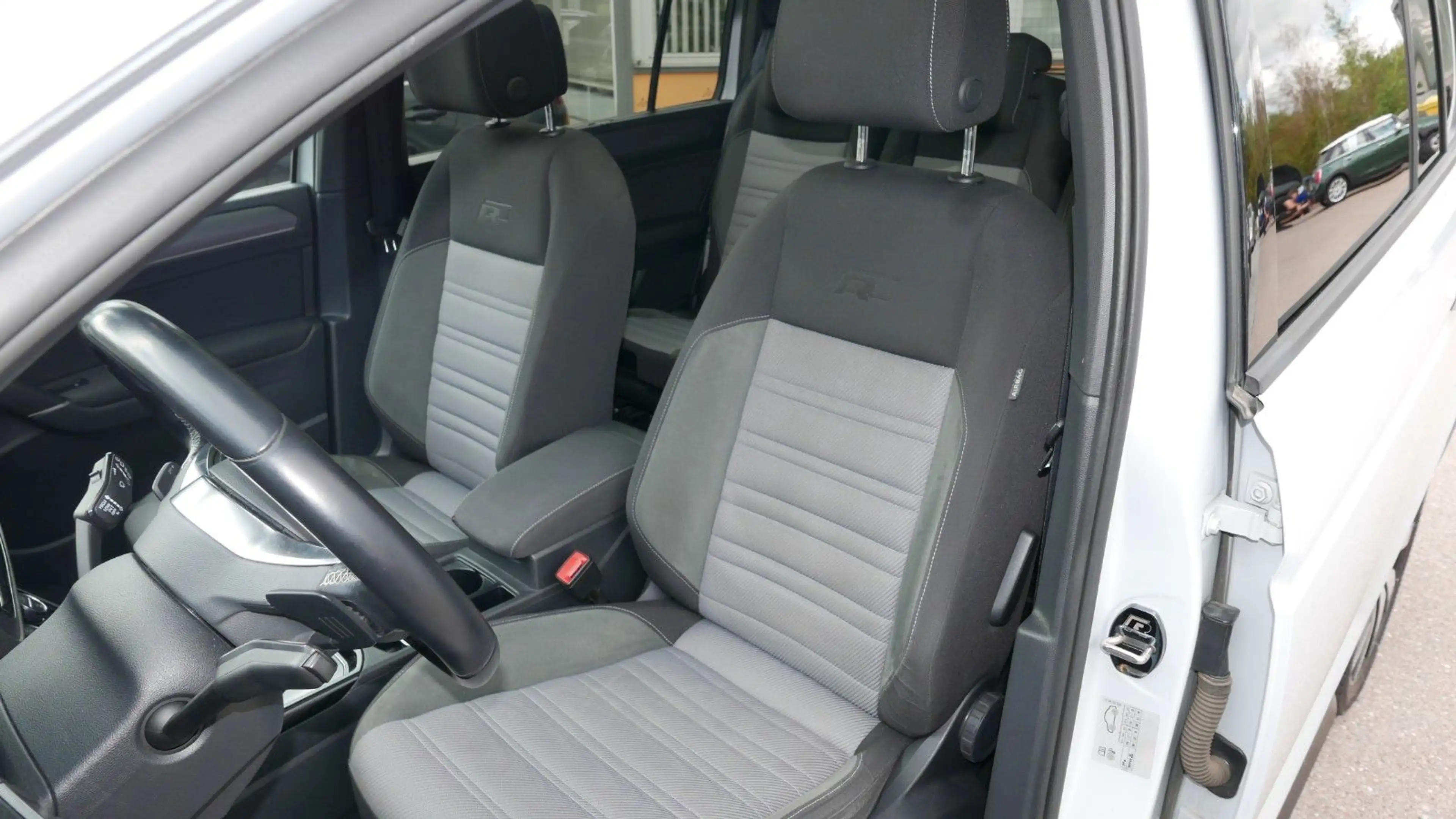 Volkswagen Touran Highline R-LINE 190PS/NAVI/AHK/ACC — photo 14