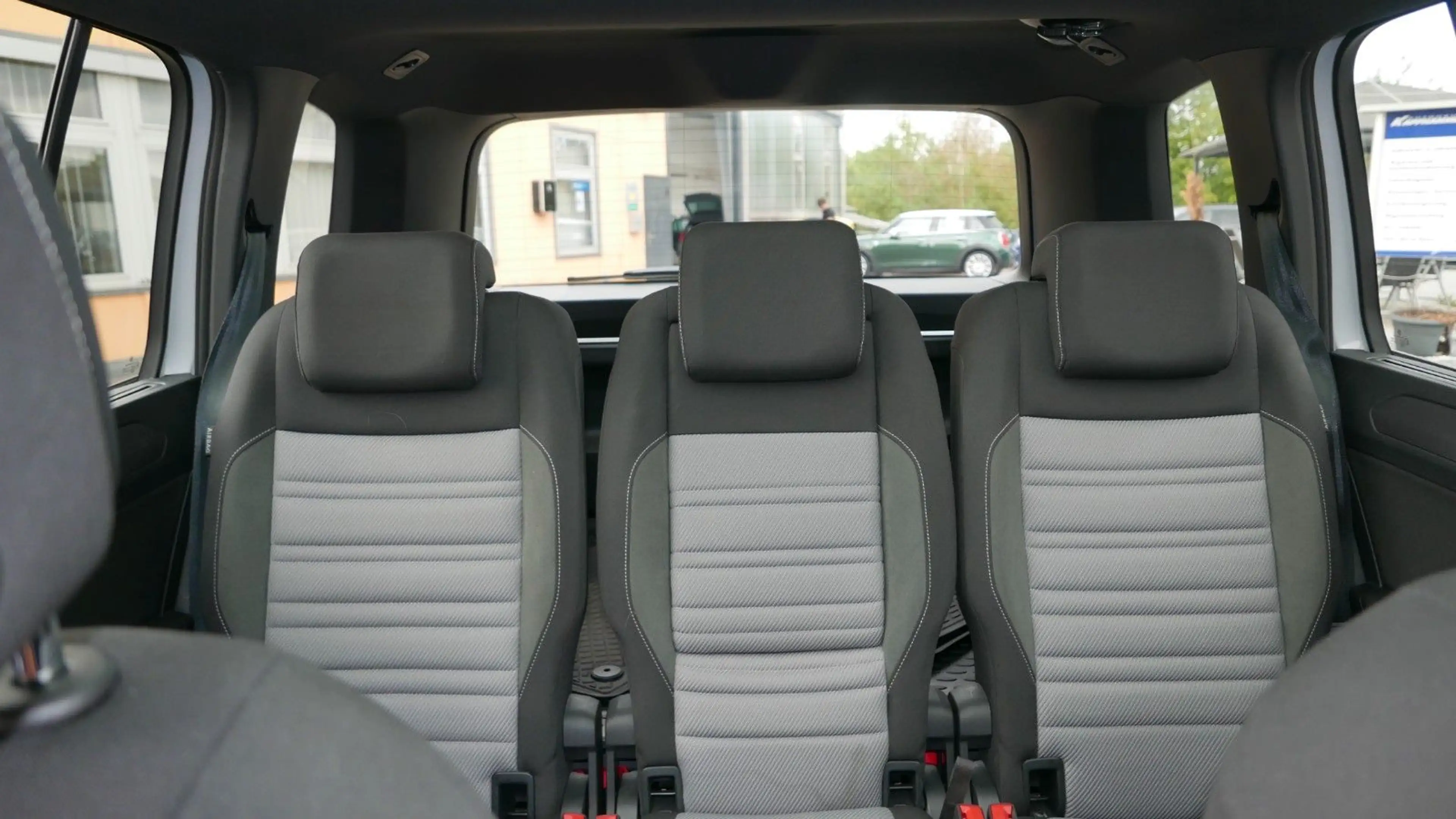 Volkswagen Touran Highline R-LINE 190PS/NAVI/AHK/ACC — photo 25