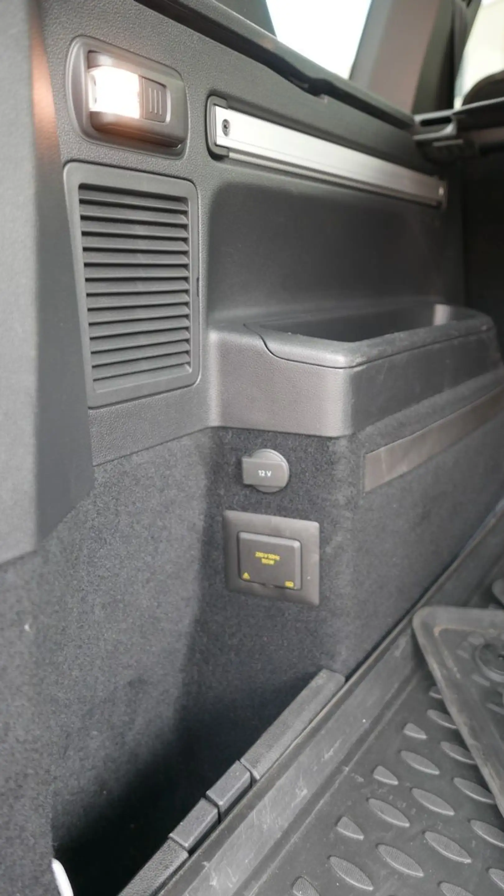 Volkswagen Touran Highline R-LINE 190PS/NAVI/AHK/ACC — photo 19