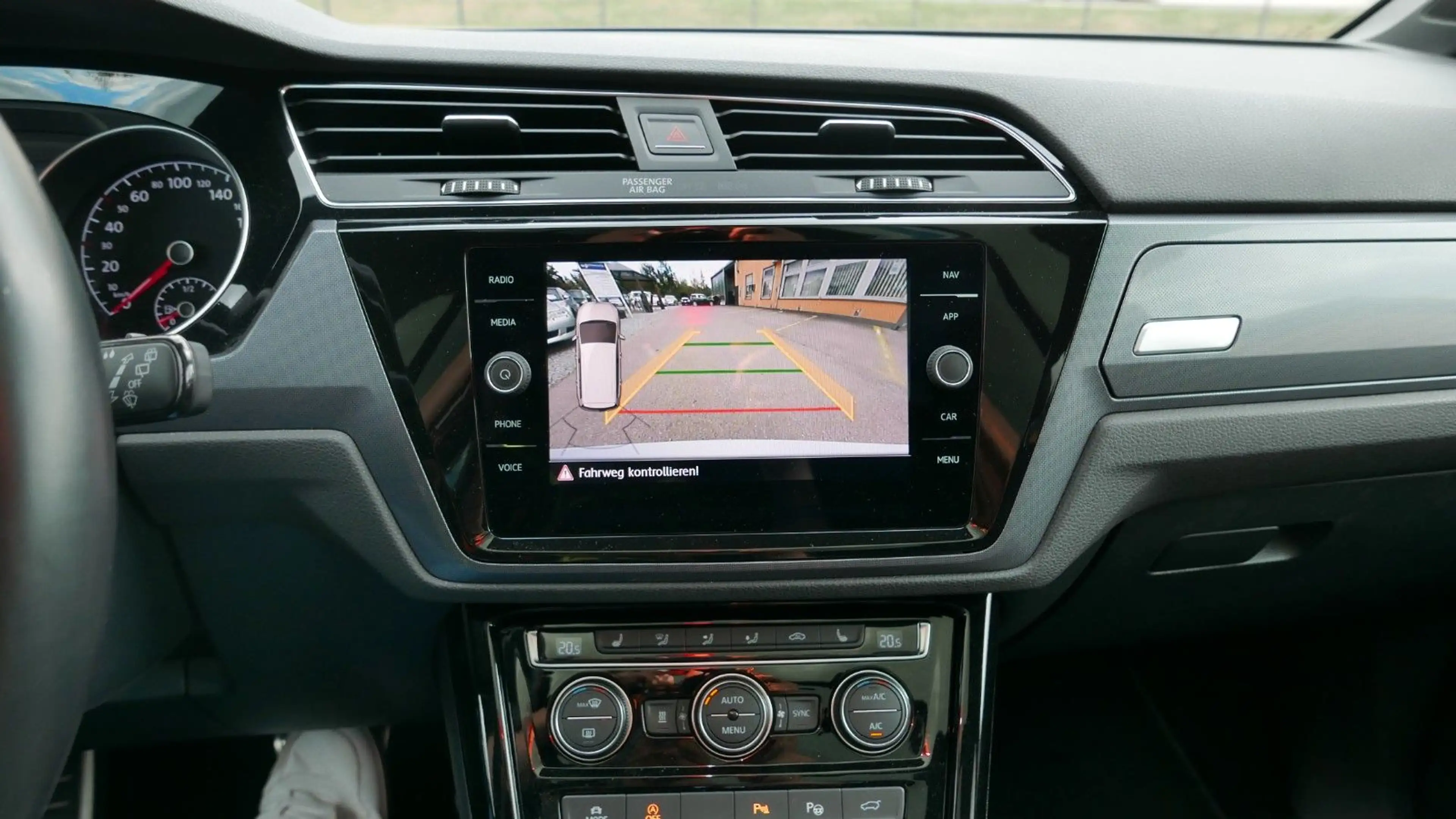 Volkswagen Touran Highline R-LINE 190PS/NAVI/AHK/ACC — photo 32