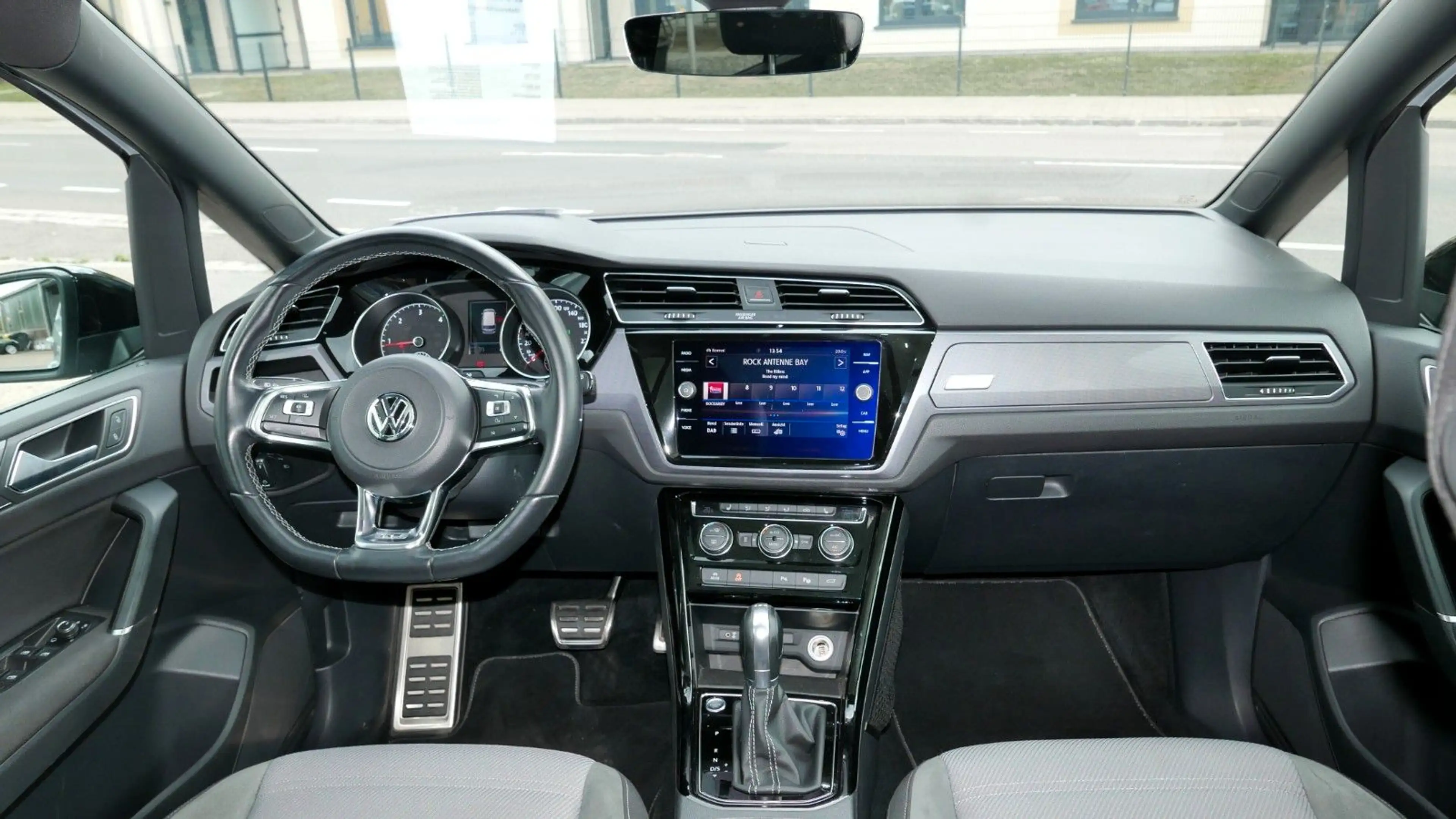 Volkswagen Touran Highline R-LINE 190PS/NAVI/AHK/ACC — photo 23