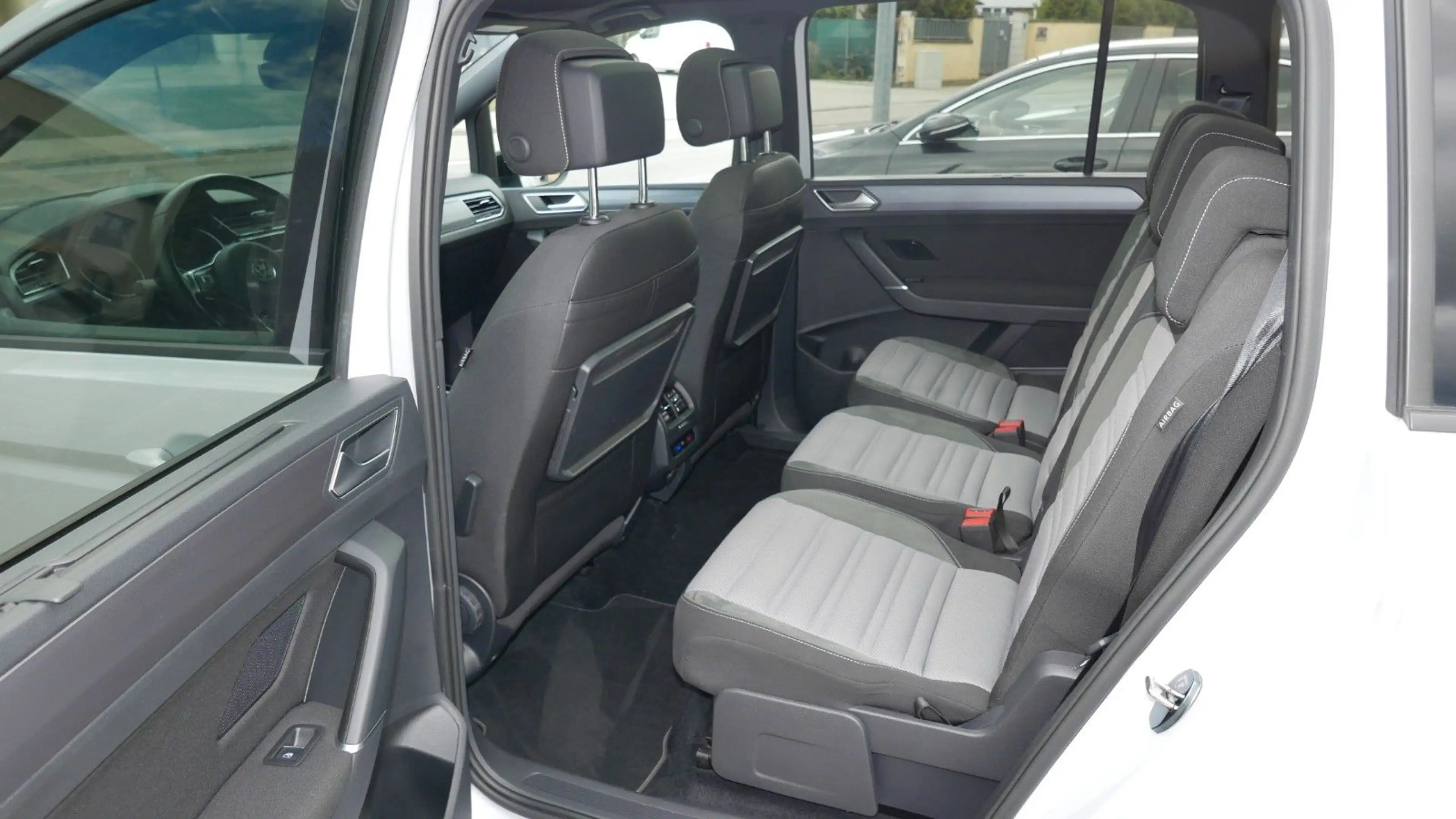 Volkswagen Touran Highline R-LINE 190PS/NAVI/AHK/ACC — photo 16