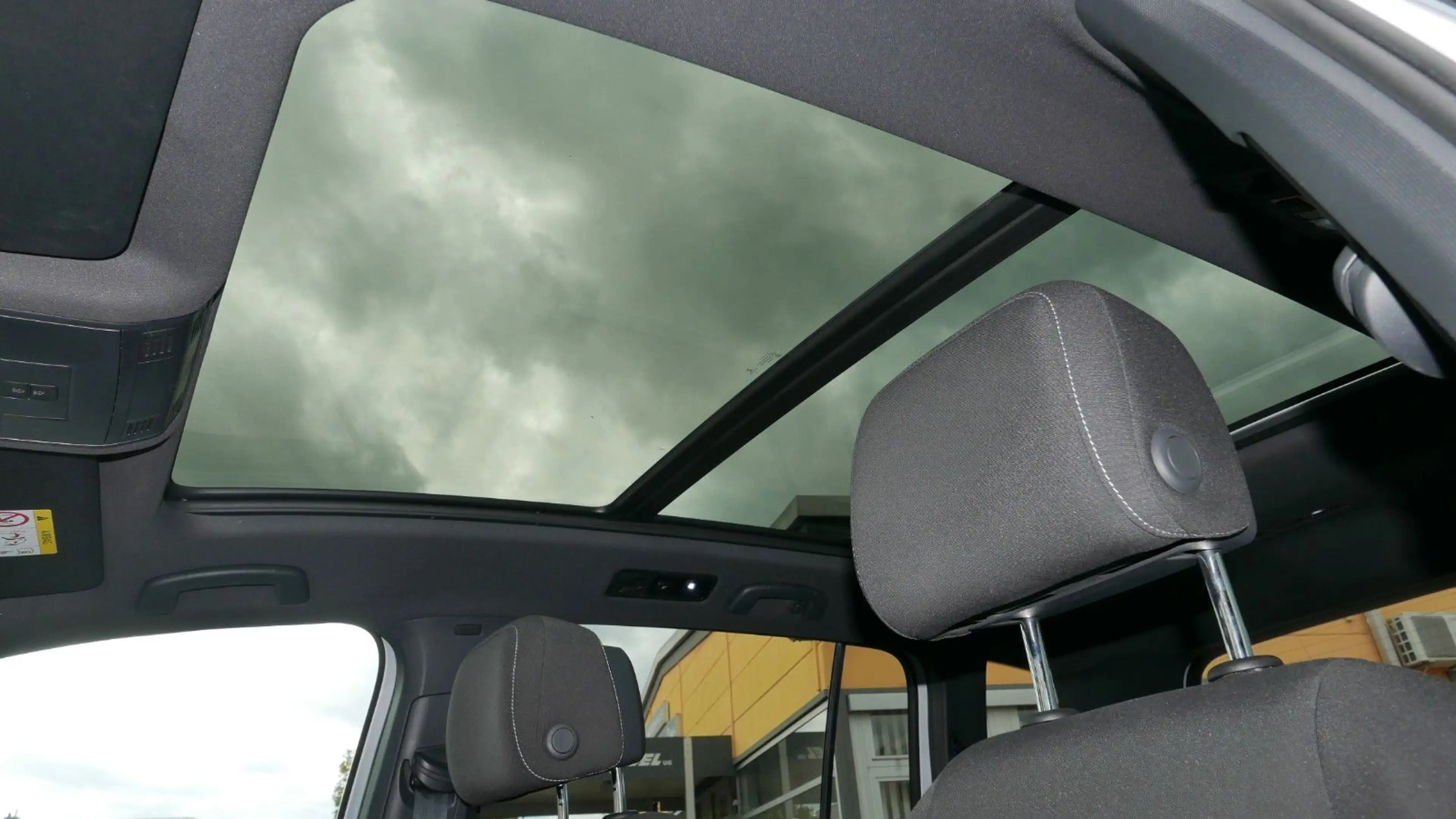Volkswagen Touran Highline R-LINE 190PS/NAVI/AHK/ACC — photo 15