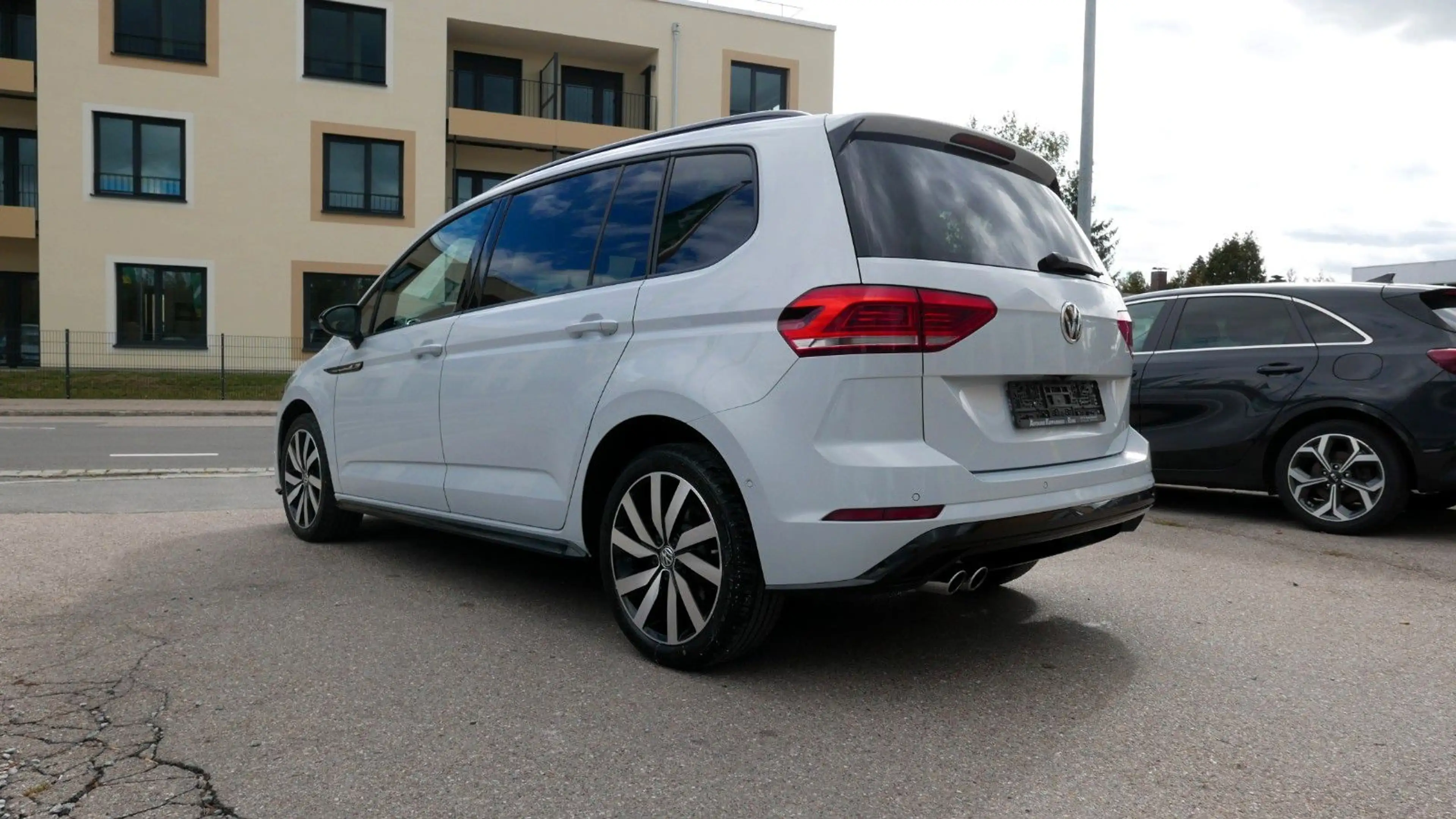 Volkswagen Touran Highline R-LINE 190PS/NAVI/AHK/ACC — photo 11