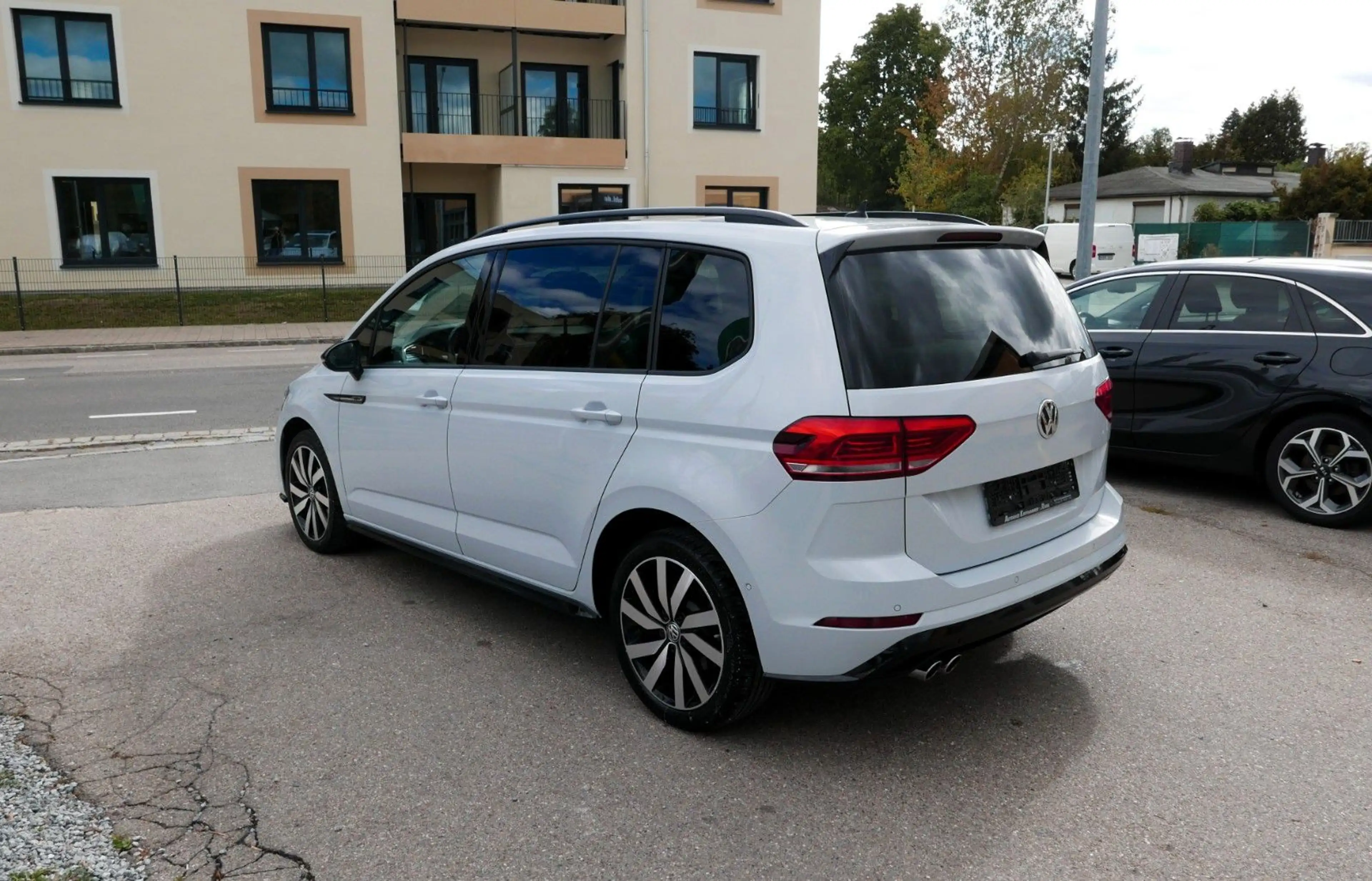 Volkswagen Touran Highline R-LINE 190PS/NAVI/AHK/ACC — photo 10