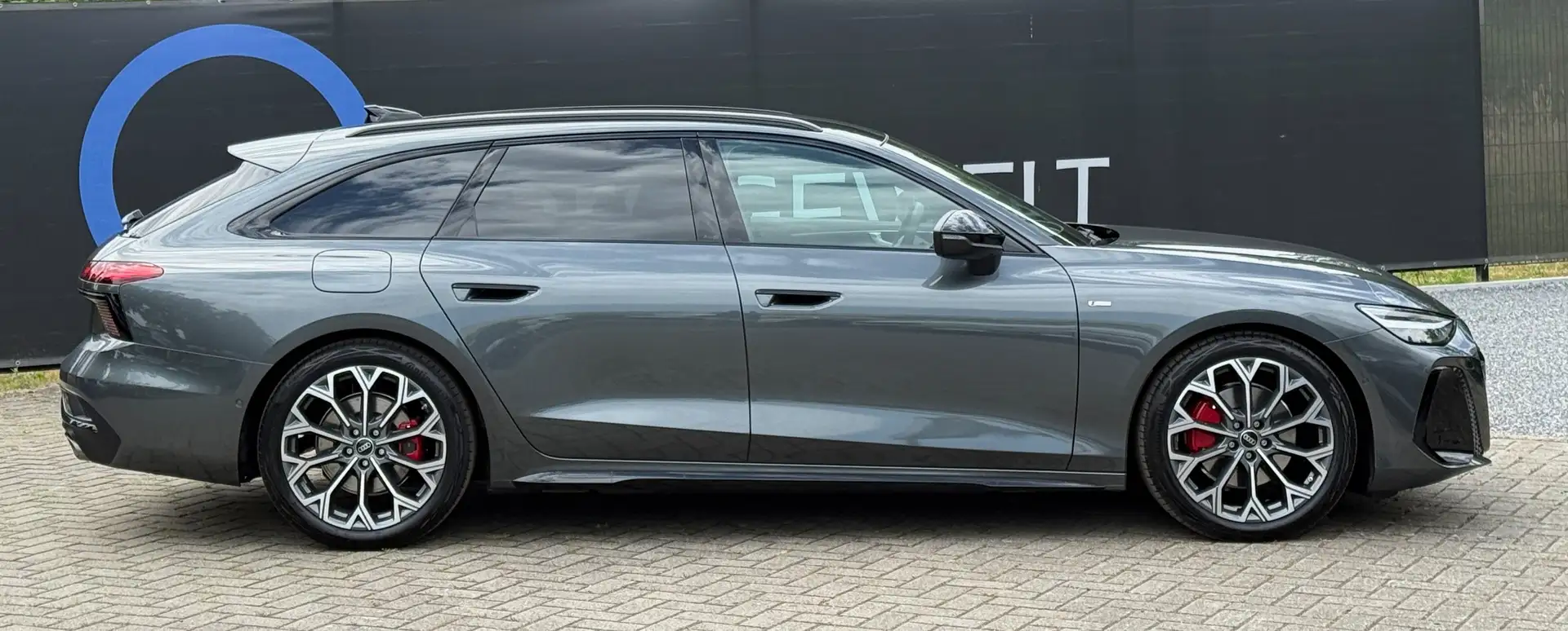 Audi A6 NEW MODEL S-LINE SHADOW PRO PANO 20" SOUND SYSTEM+ Grijs - 2