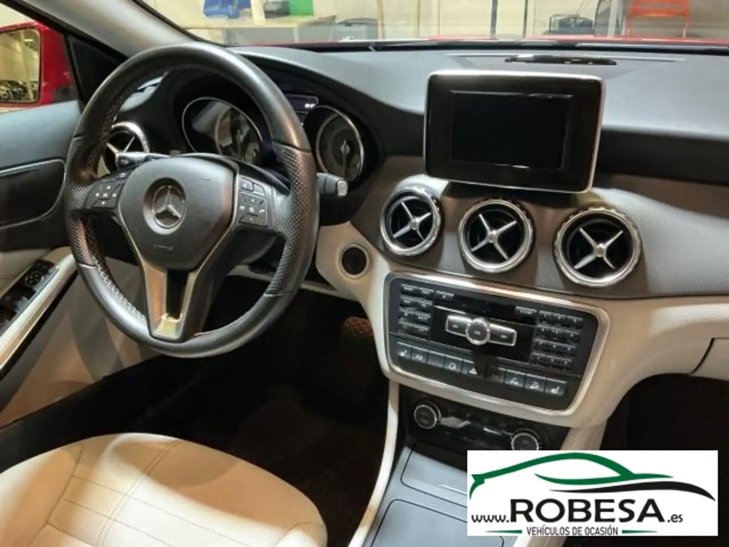 Mercedes-Benz GLA 200 CDI Automatic 4Matic Sport Rouge - 2