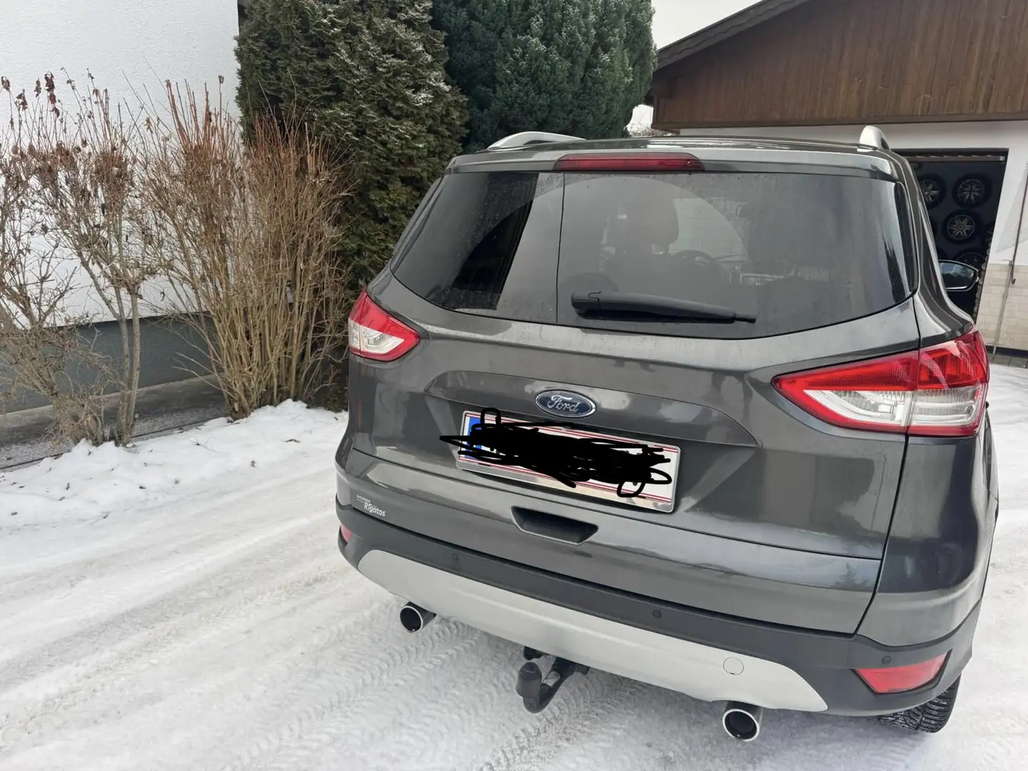 Ford Kuga Titanium Grau - 2