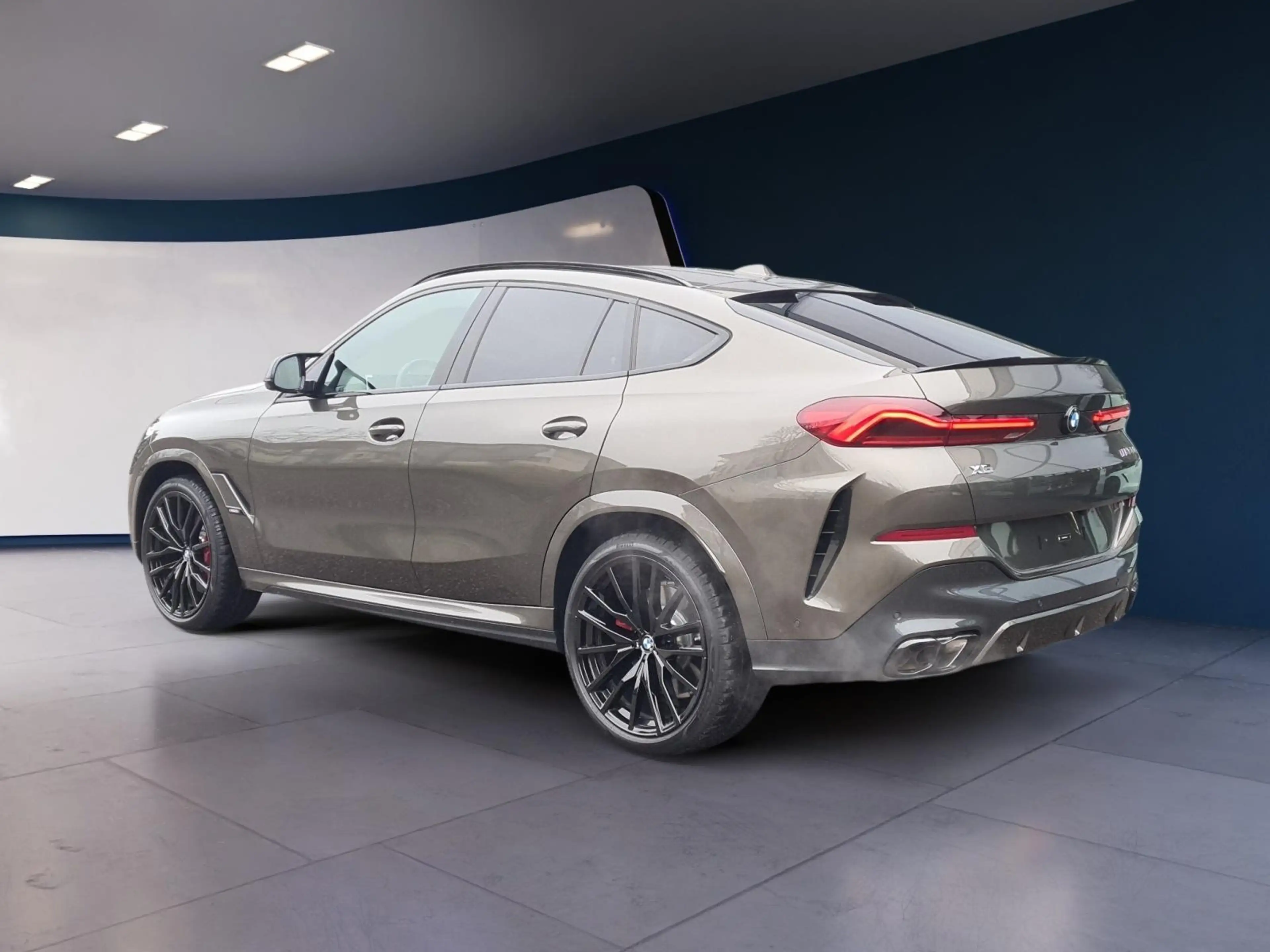 BMW X6 M i DrivAssPro+Innovation+Wärme+Pano+Komfort — photo 5