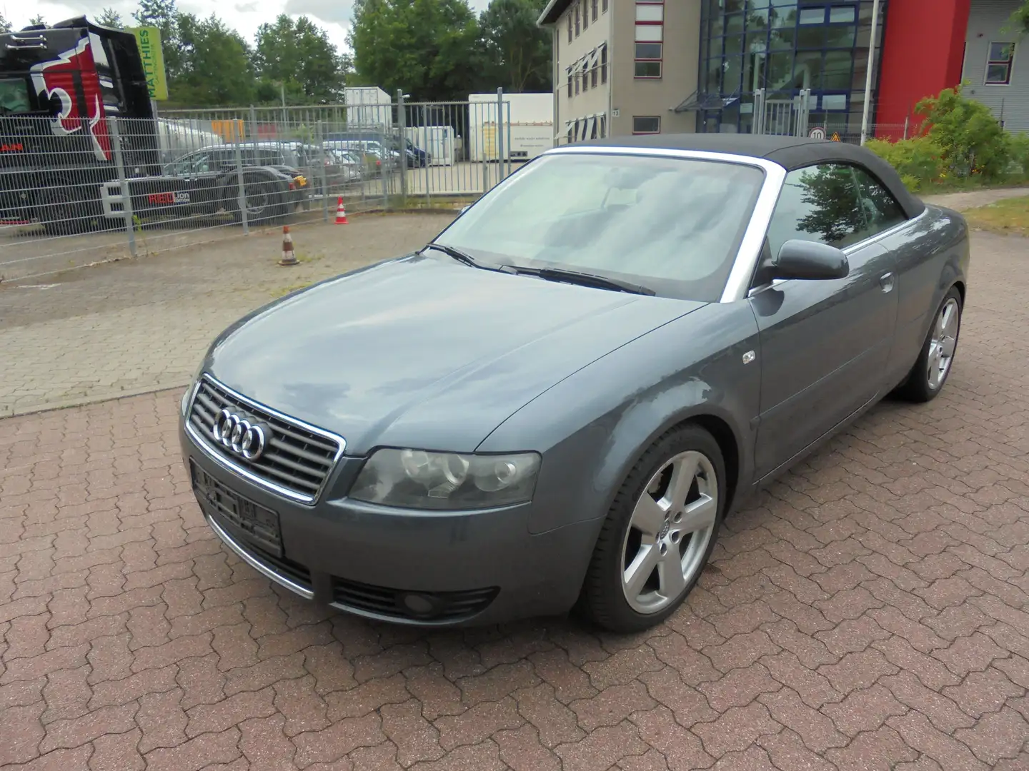 Audi A4 2.5 TDI Grau - 1