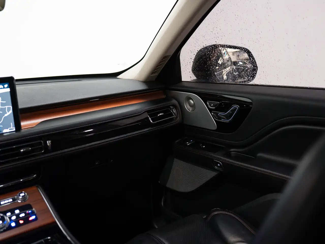 Lincoln Aviator снимка Lincoln Aviator