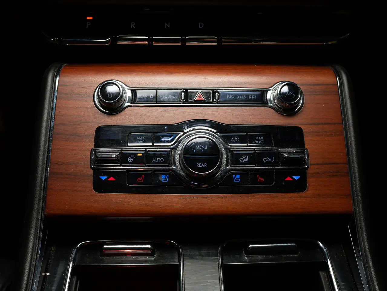 Lincoln Aviator снимка Lincoln Aviator