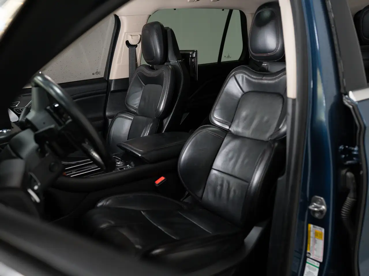 Lincoln Aviator снимка Lincoln Aviator