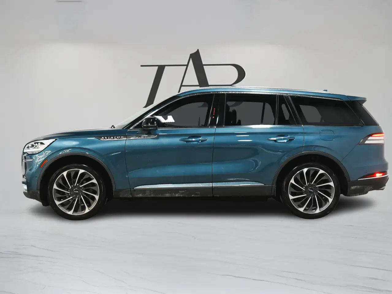 Lincoln Aviator снимка Lincoln Aviator