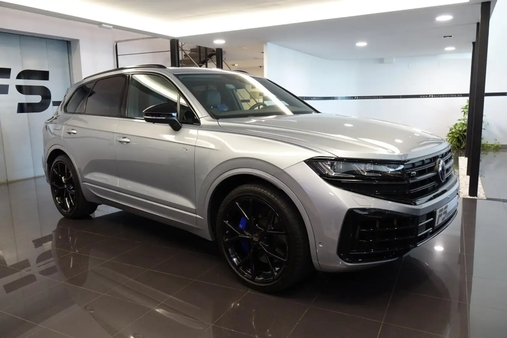 Volkswagen Touareg 3.0TSI V6 R 4Motion Tiptronic 340KW Plateado - 1