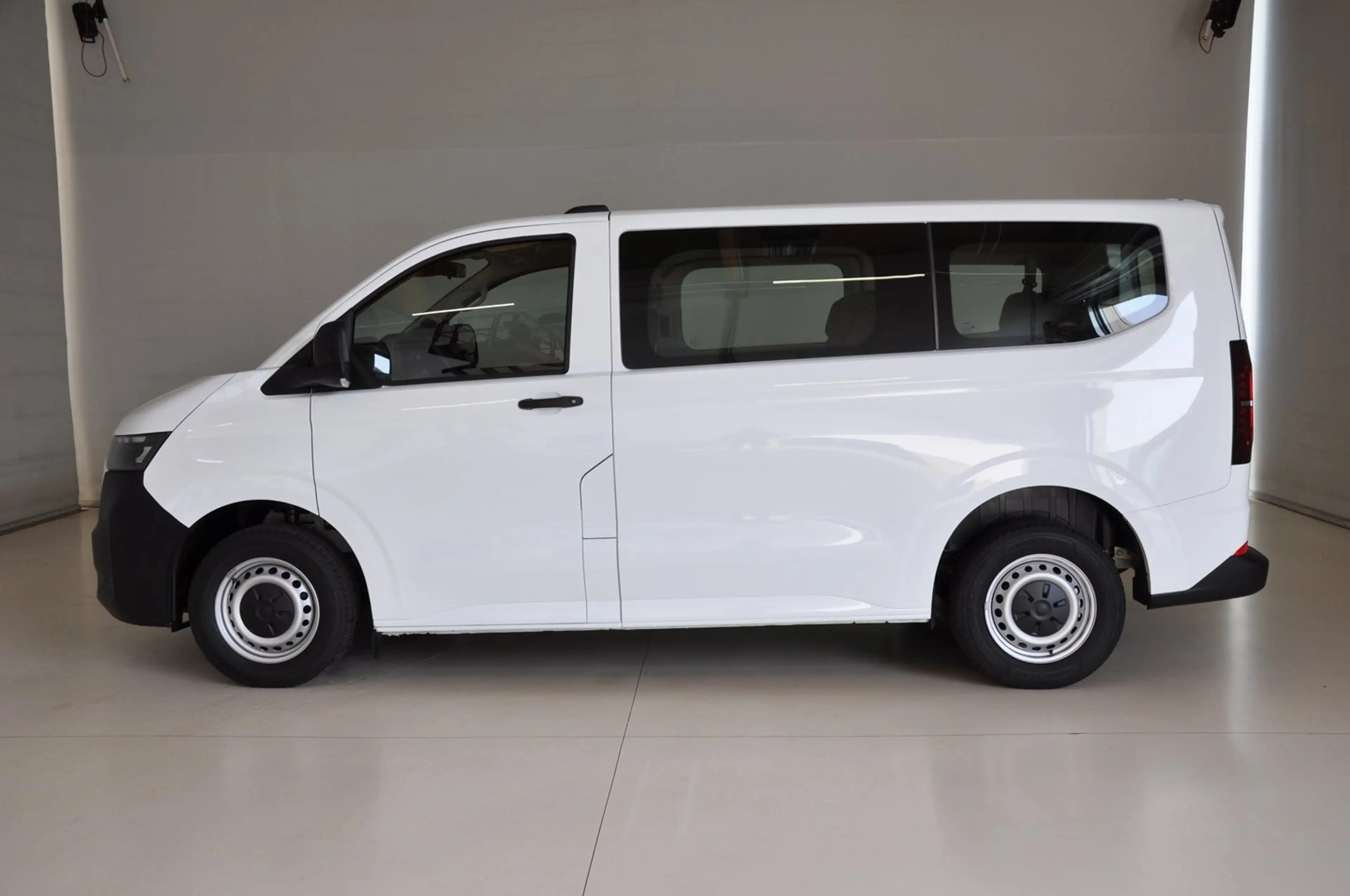 Volkswagen Transporter Kombi TDI — photo 2