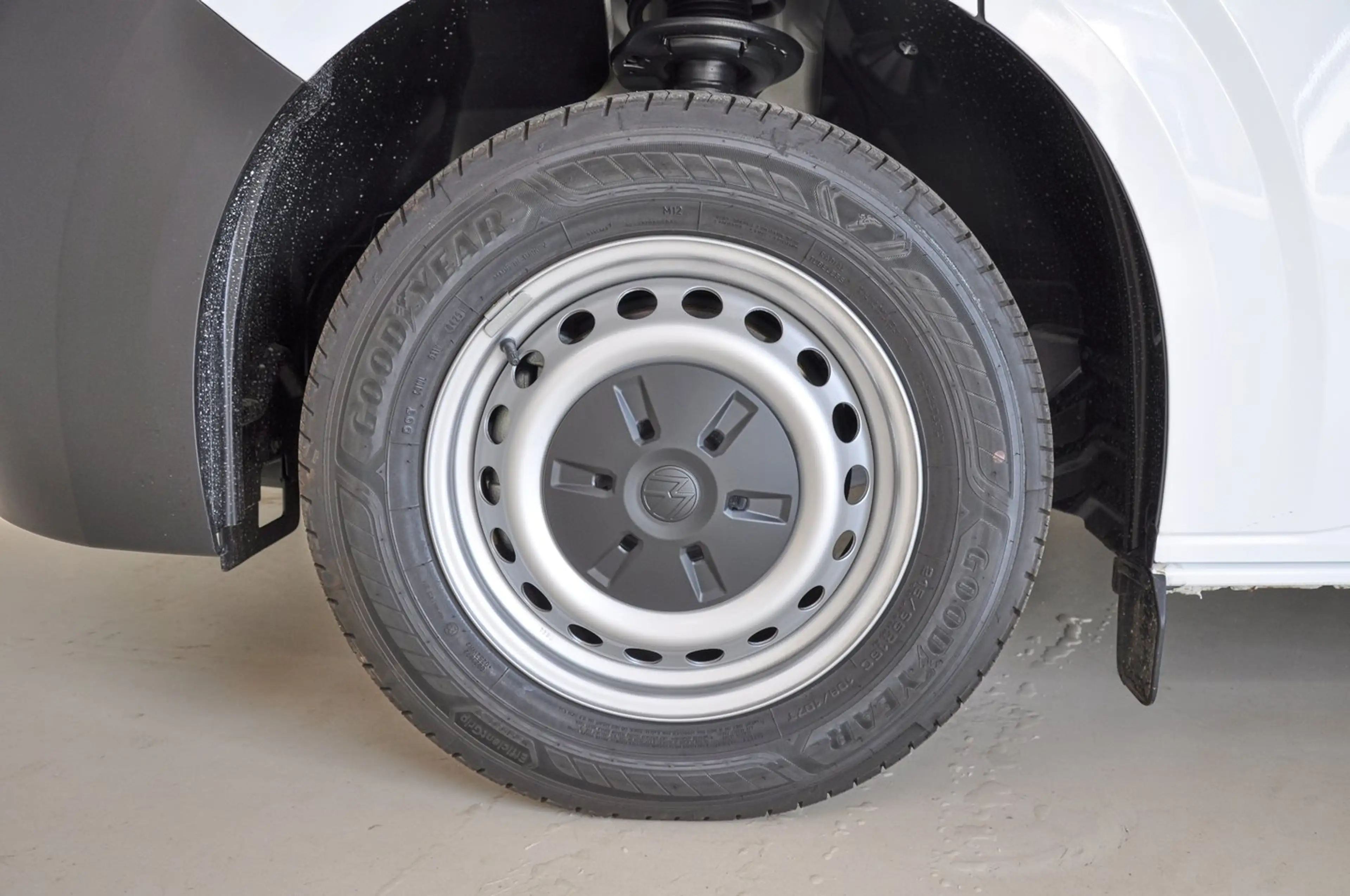 Volkswagen Transporter Kombi TDI — photo 9