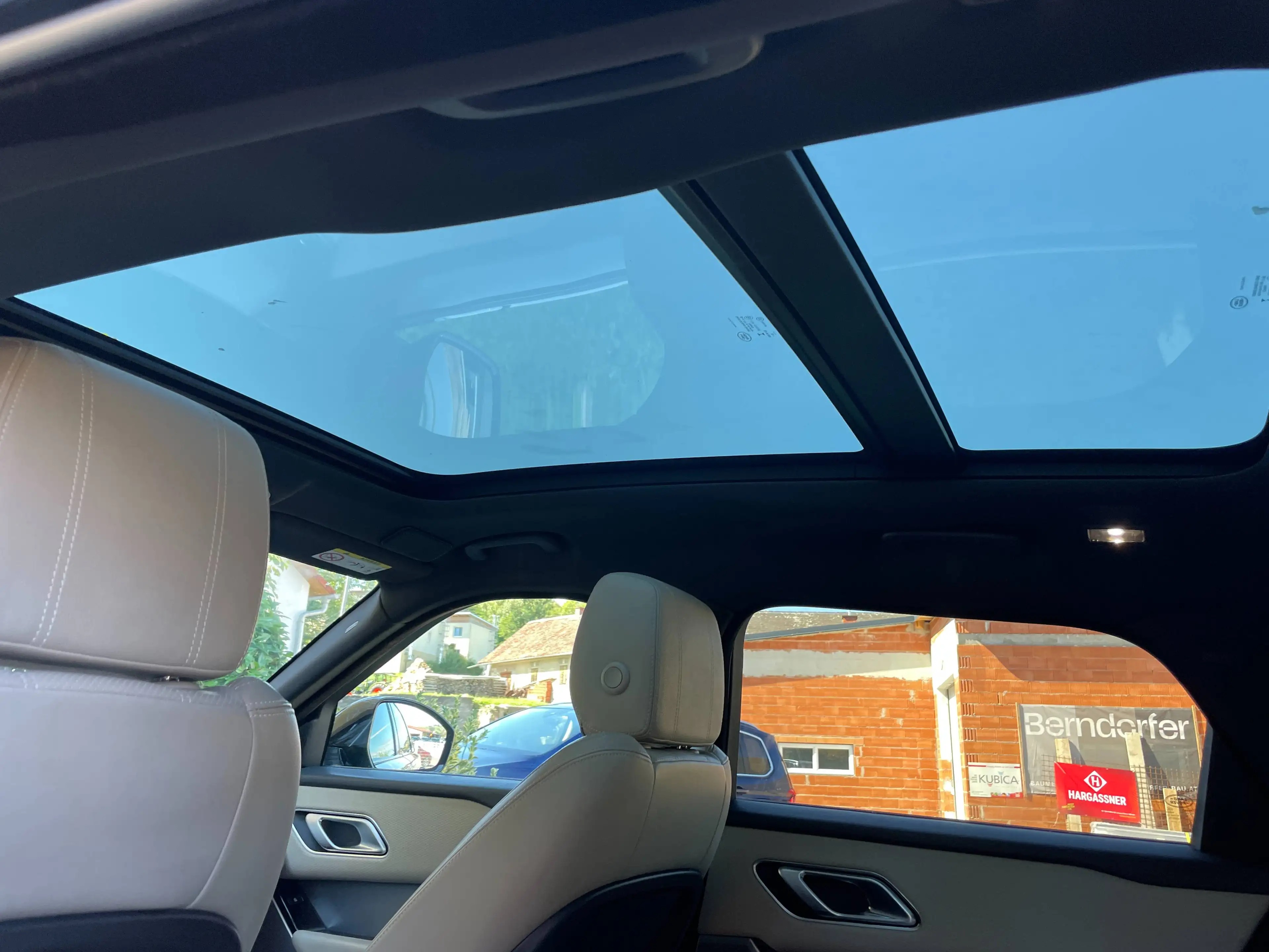 Land Rover Range Rover Velar — photo 15
