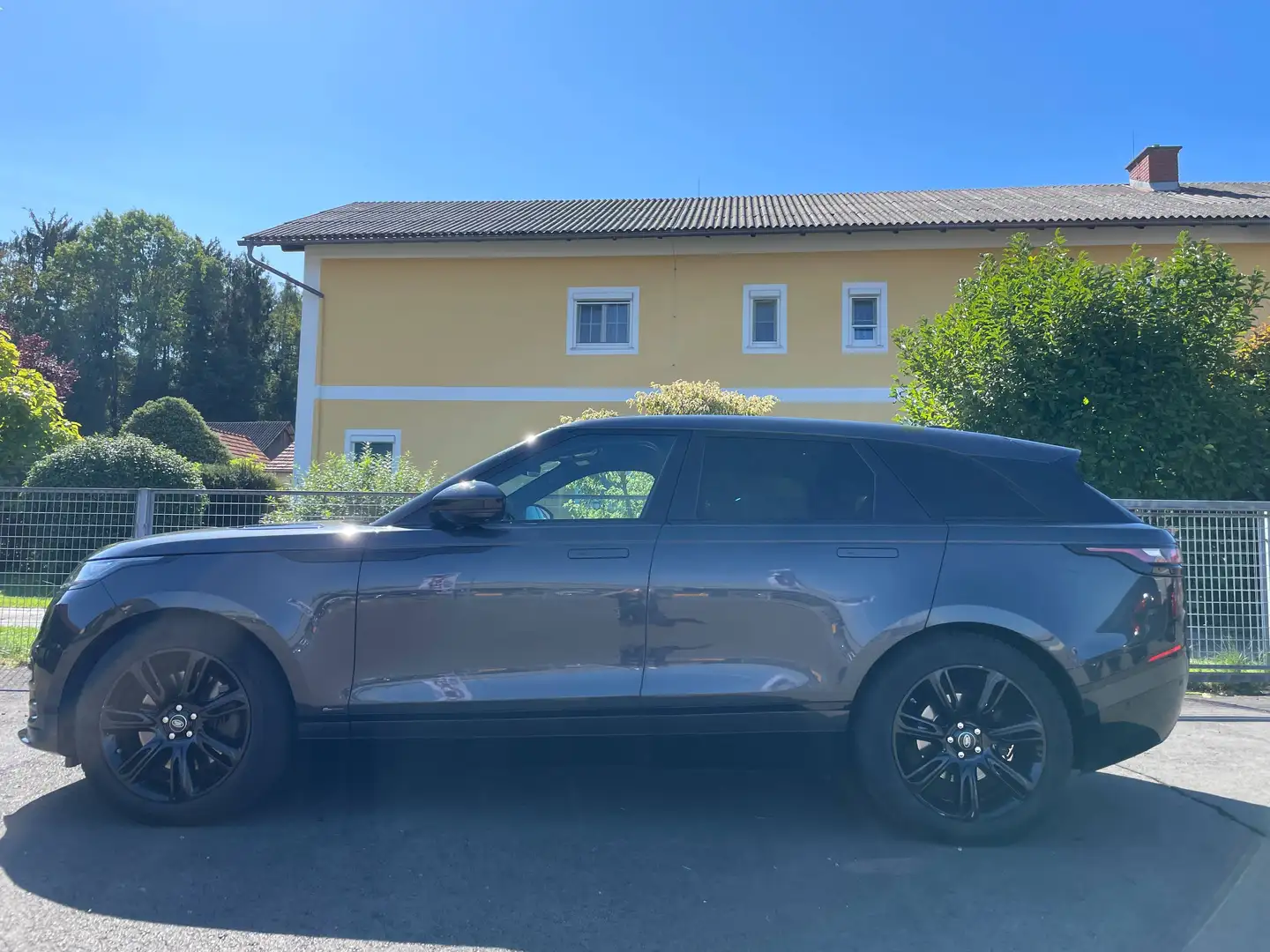 Land Rover Range Rover Velar Grau - 2