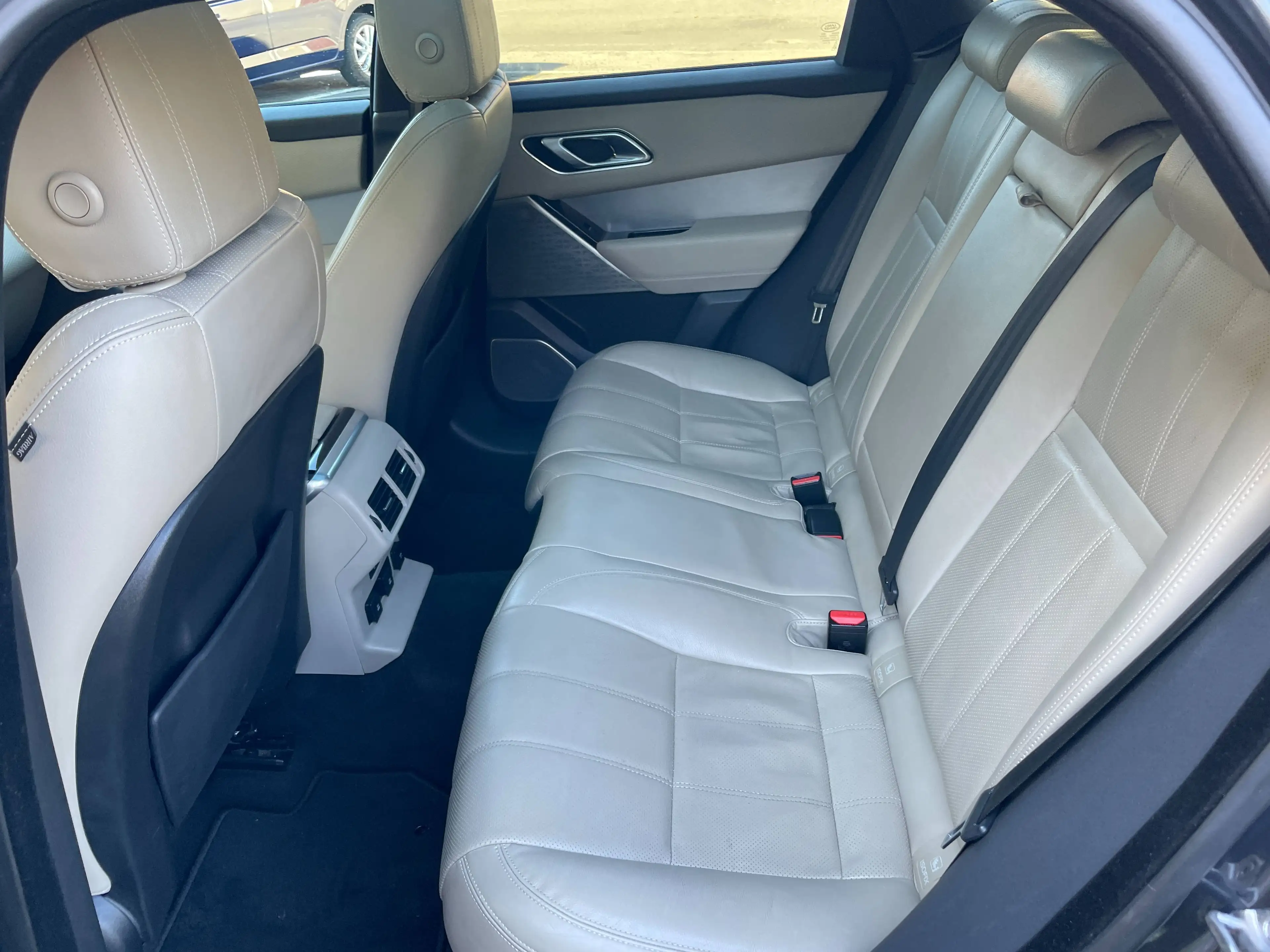 Land Rover Range Rover Velar — photo 14