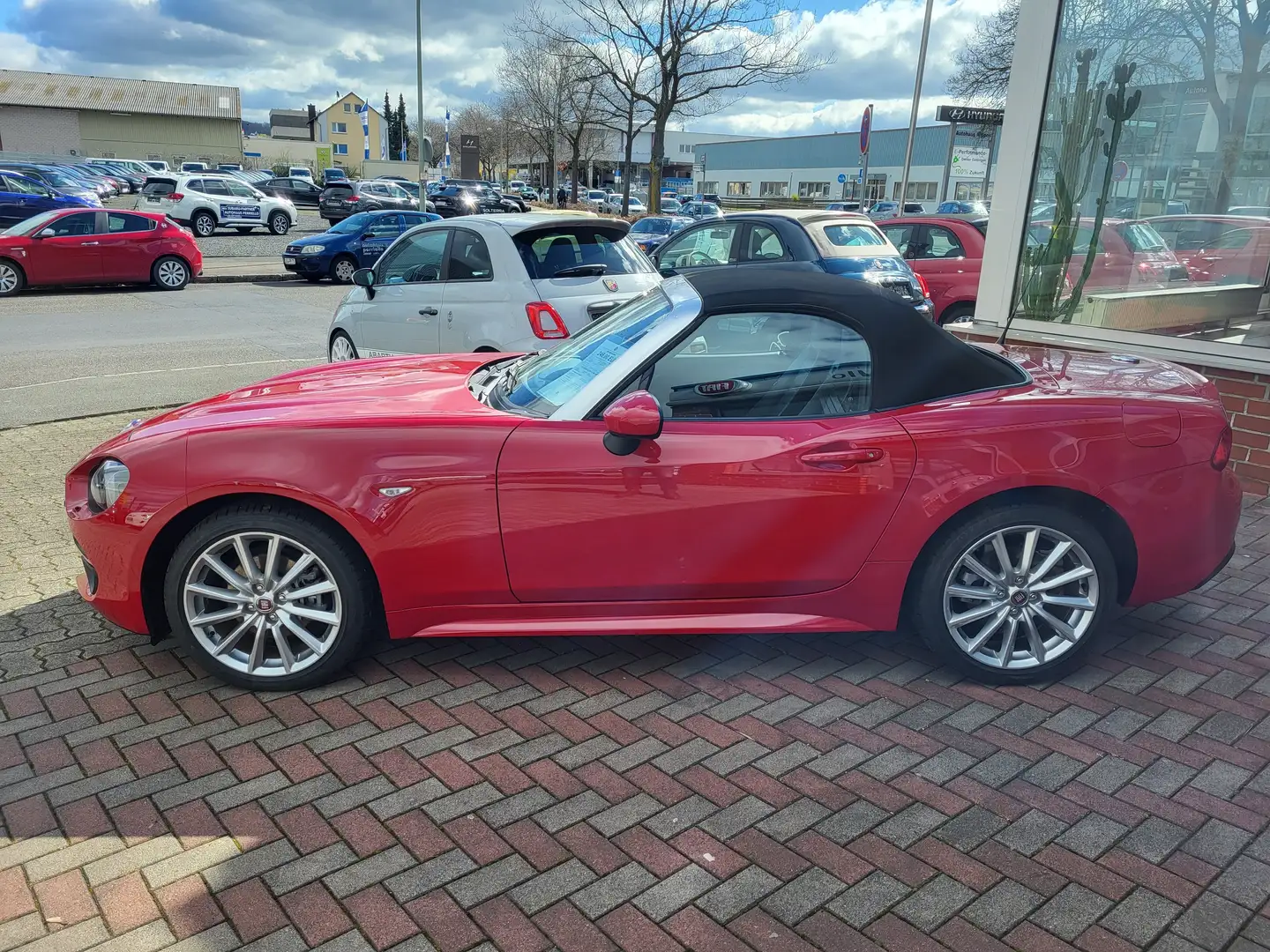 Fiat 124 Spider Lusso 140 PS - Automatik Red - 2