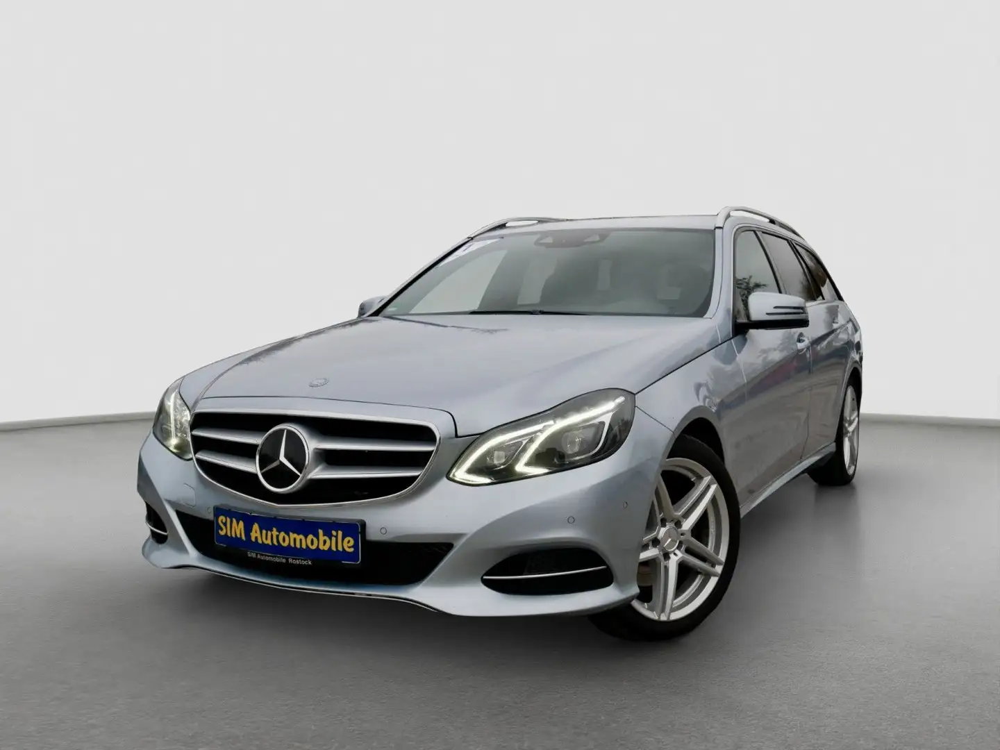 Mercedes-Benz E 300 T-ModellBlueTec Hybrid+Distronic+AHK+LED Silber - 1