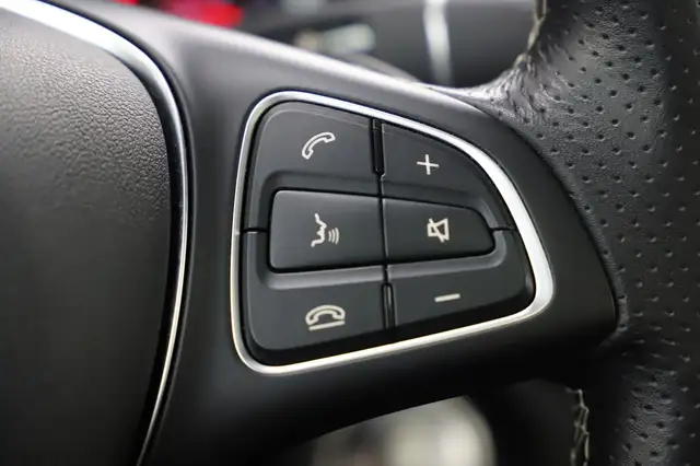Mercedes-Benz GLA view 24