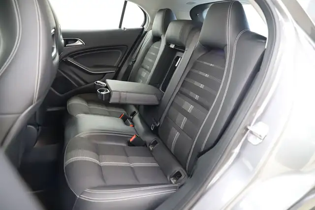 Mercedes-Benz GLA view 11