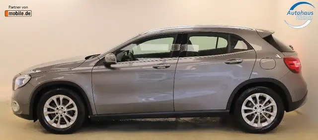 Mercedes-Benz GLA view 4