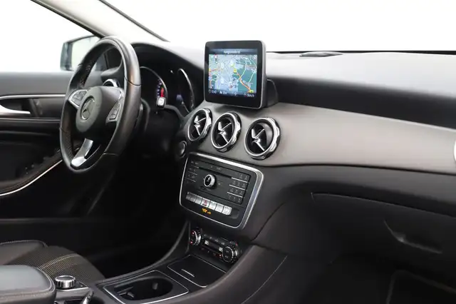 Mercedes-Benz GLA view 15