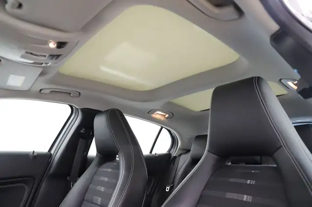 Mercedes-Benz GLA view 27