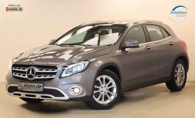 Mercedes-Benz GLA view 3