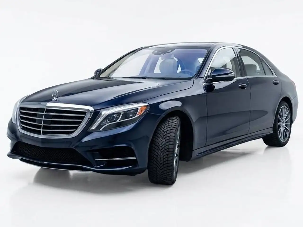Mercedes-Benz S-Class снимка Mercedes-Benz S-Class