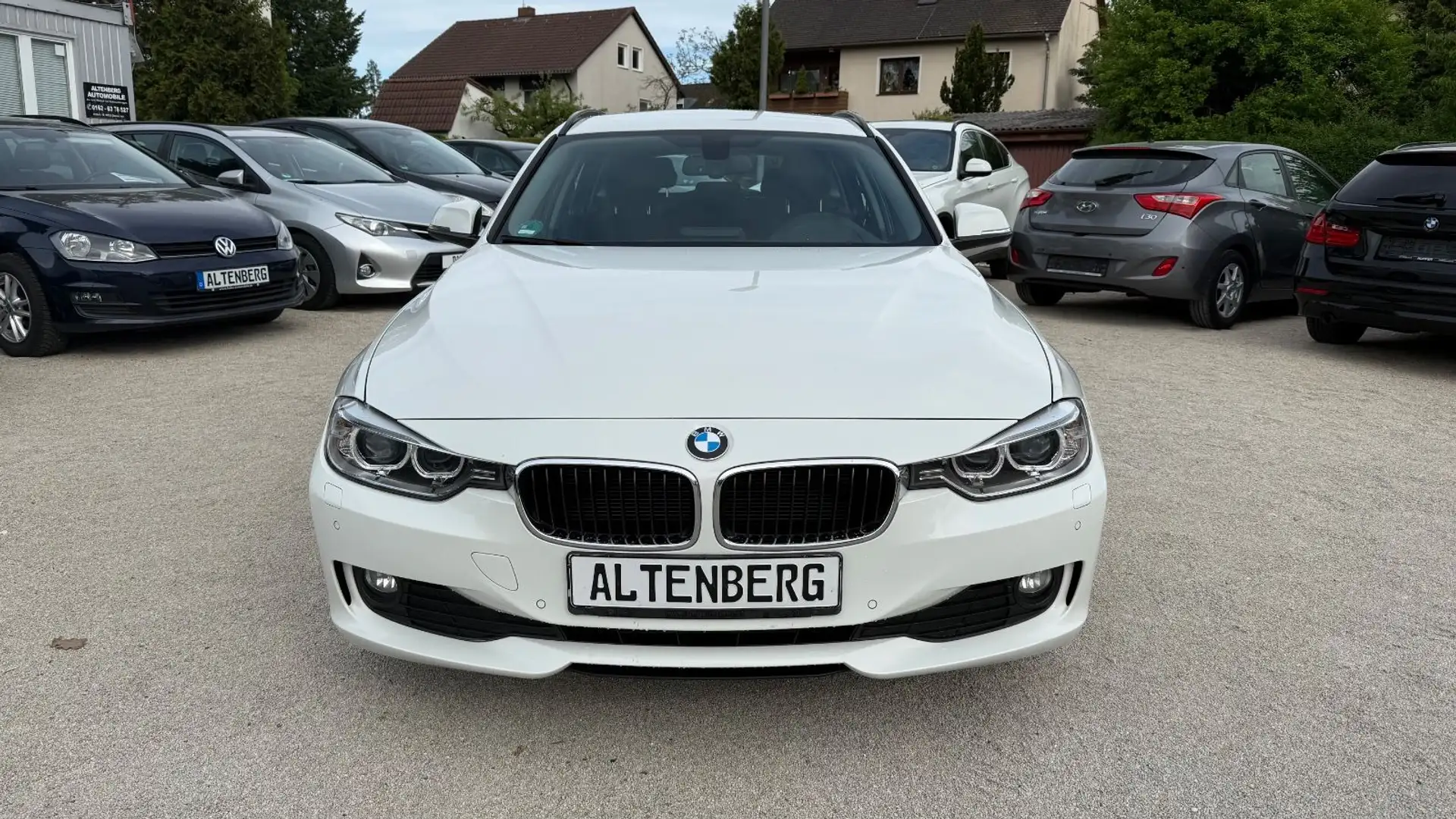 BMW 320 Baureihe 3 Touring 320 d Bílá - 2