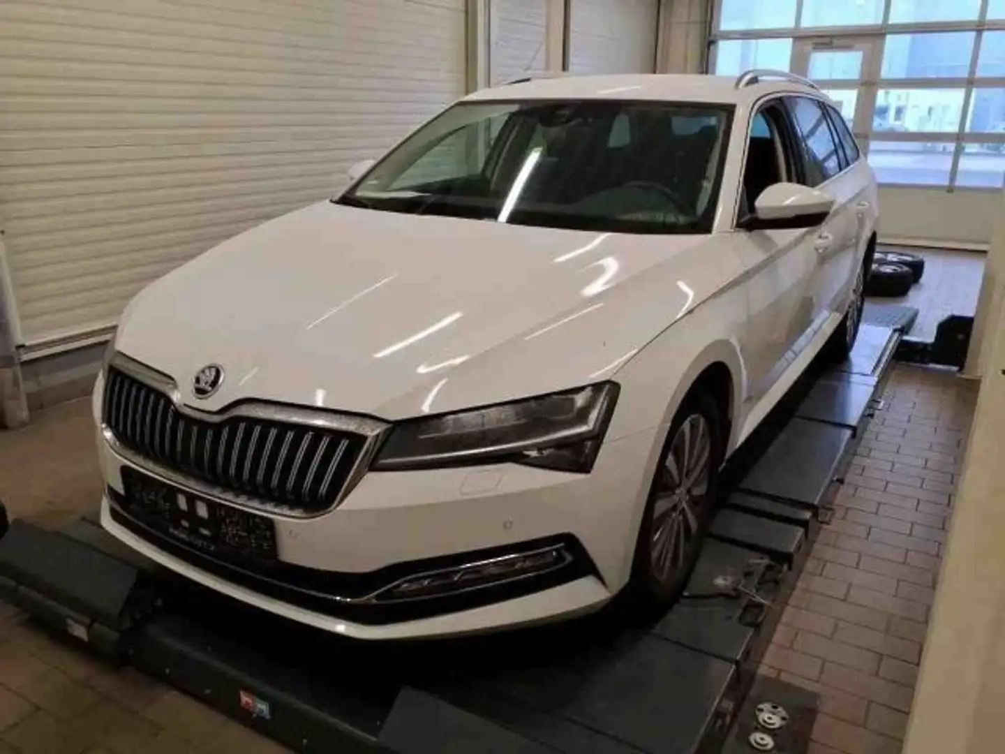 Skoda Superb 3 III Combi 1.5 TSI DSG Style Matrix/ACC Weiß - 2