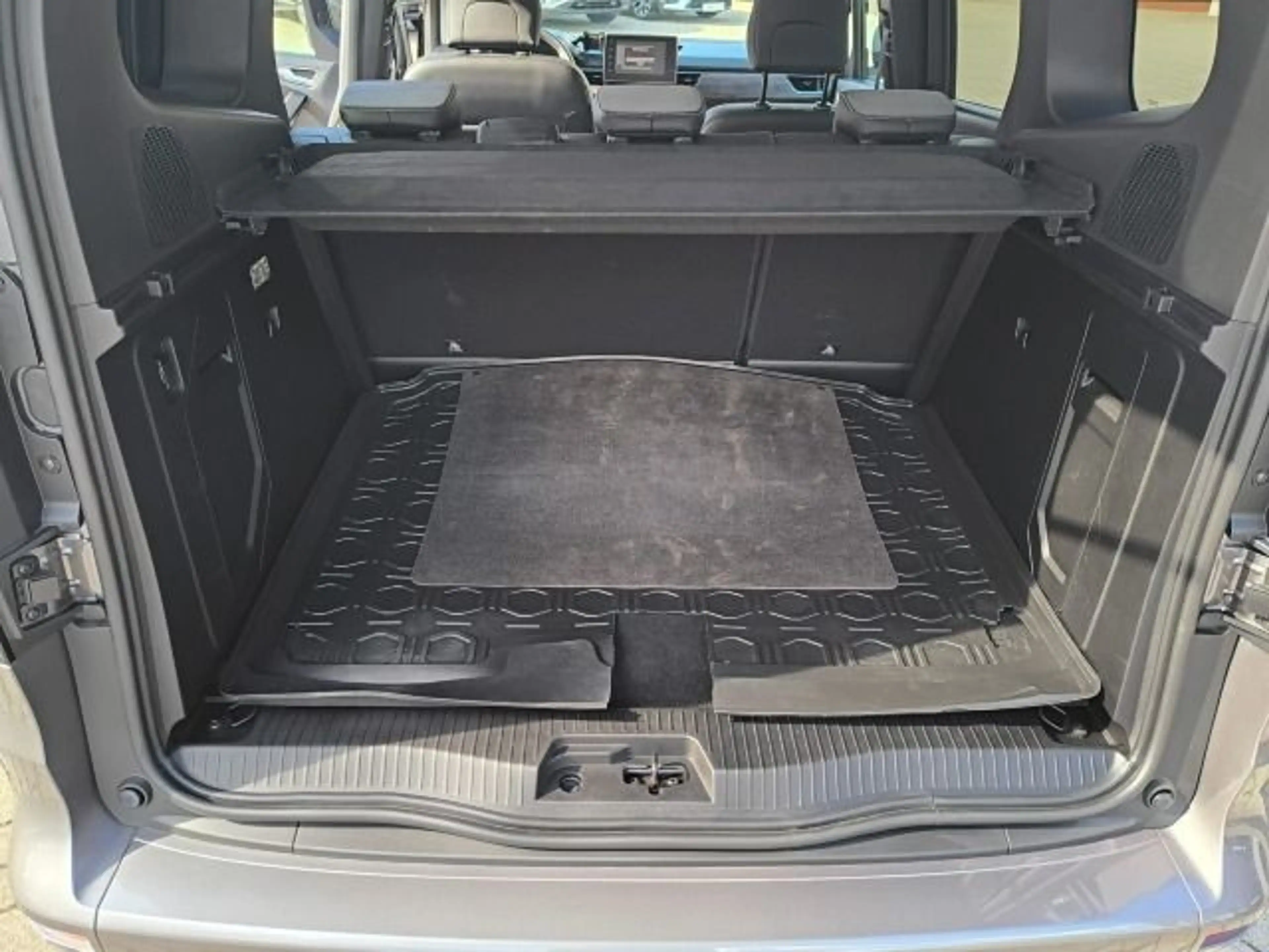 Renault Kangoo III 1.3 TCe130 Techno EDC Automatik*NAVI* — photo 11