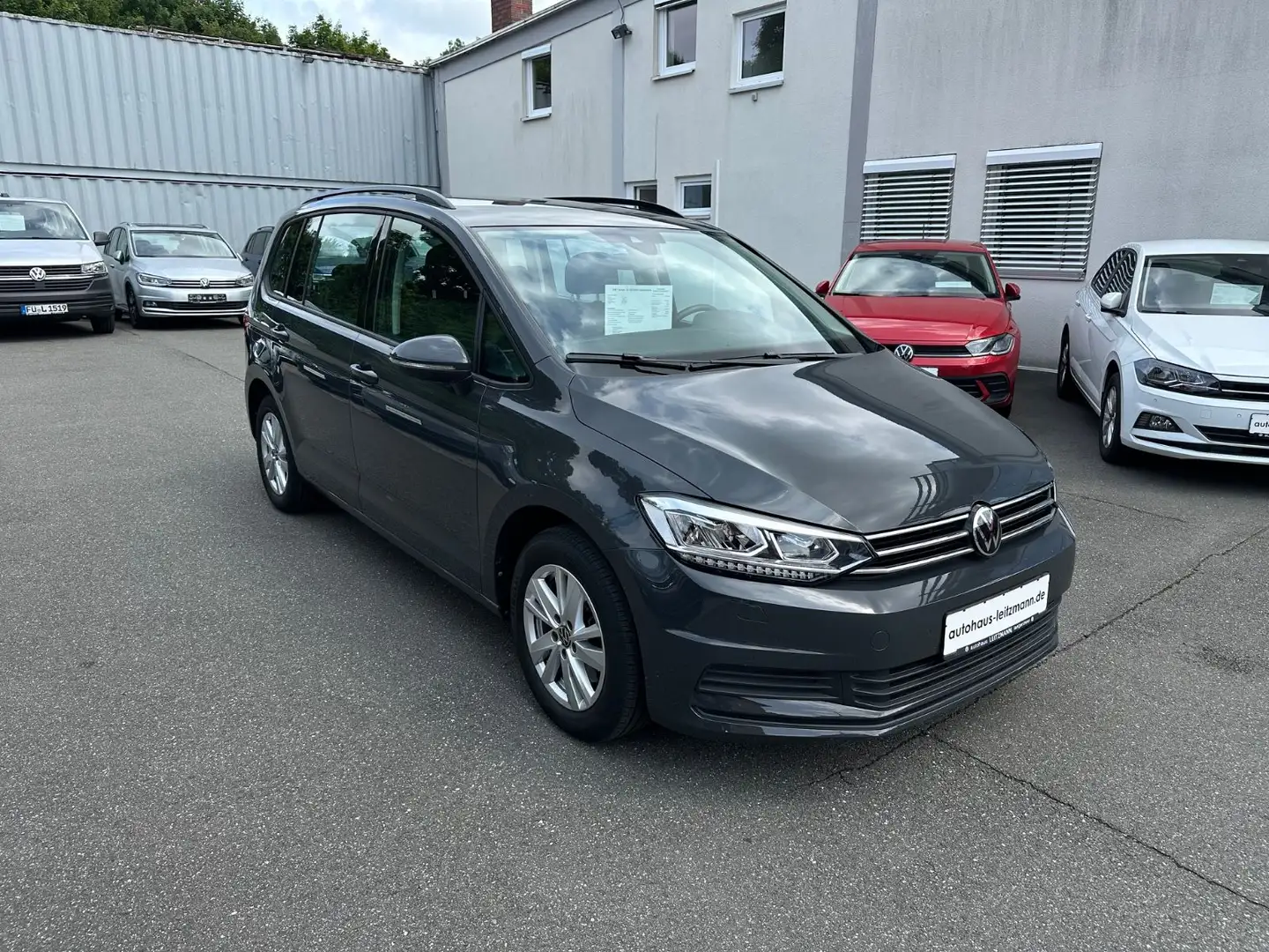 Volkswagen Touran 1.5 TSI DSG Comfortline,LED,AHK,Navi,ACC, Grau - 2