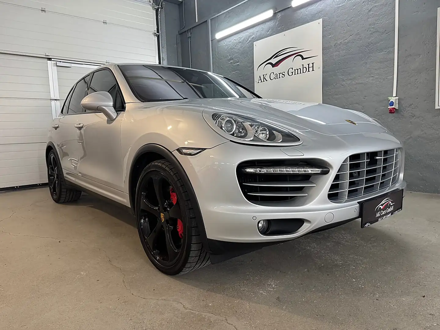 Porsche Cayenne II Turbo Aut. Grau - 2