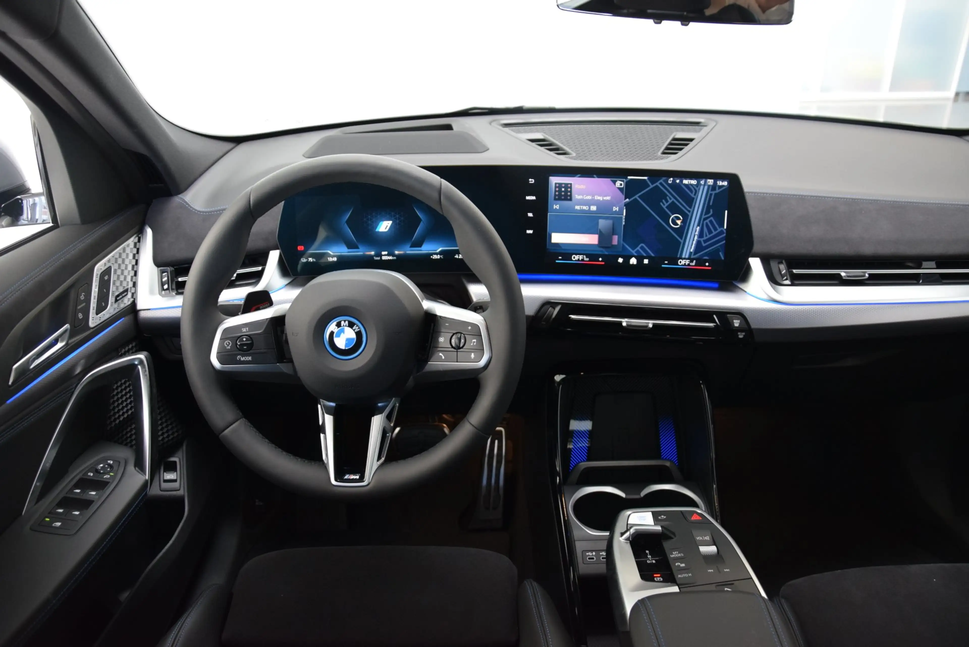 BMW iX2 iX2 xDrive30 — photo 11