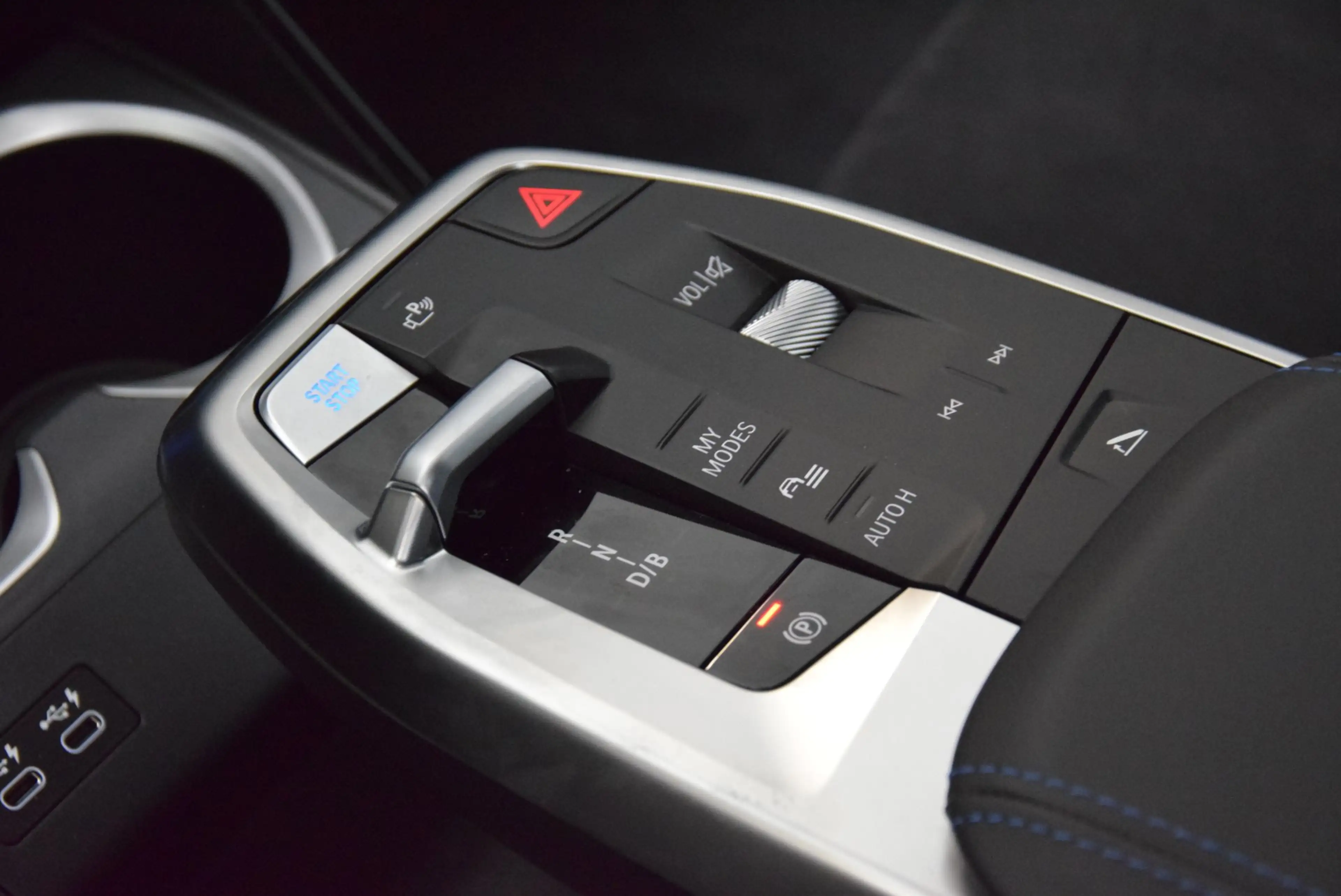 BMW iX2 iX2 xDrive30 — photo 10