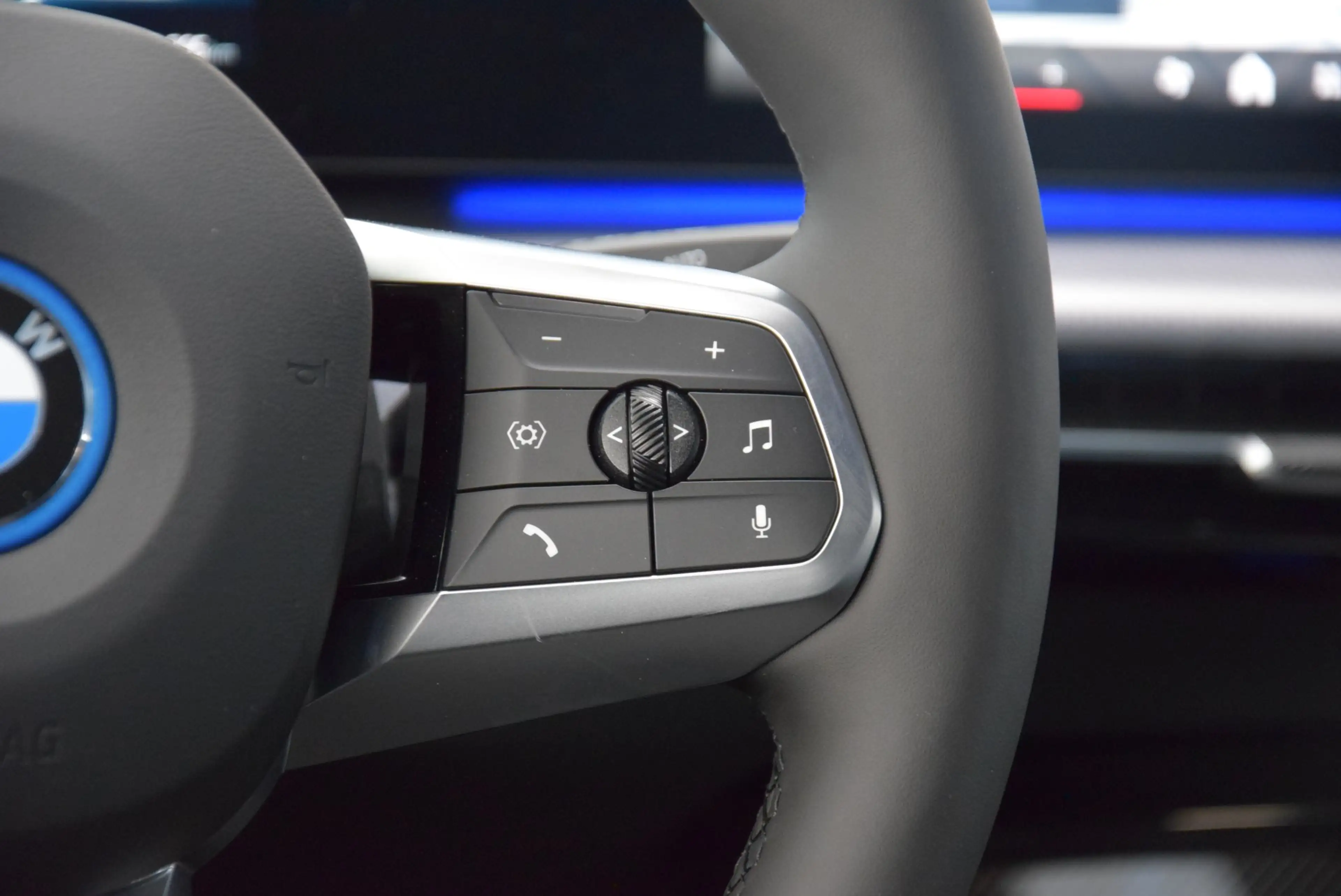 BMW iX2 iX2 xDrive30 — photo 14