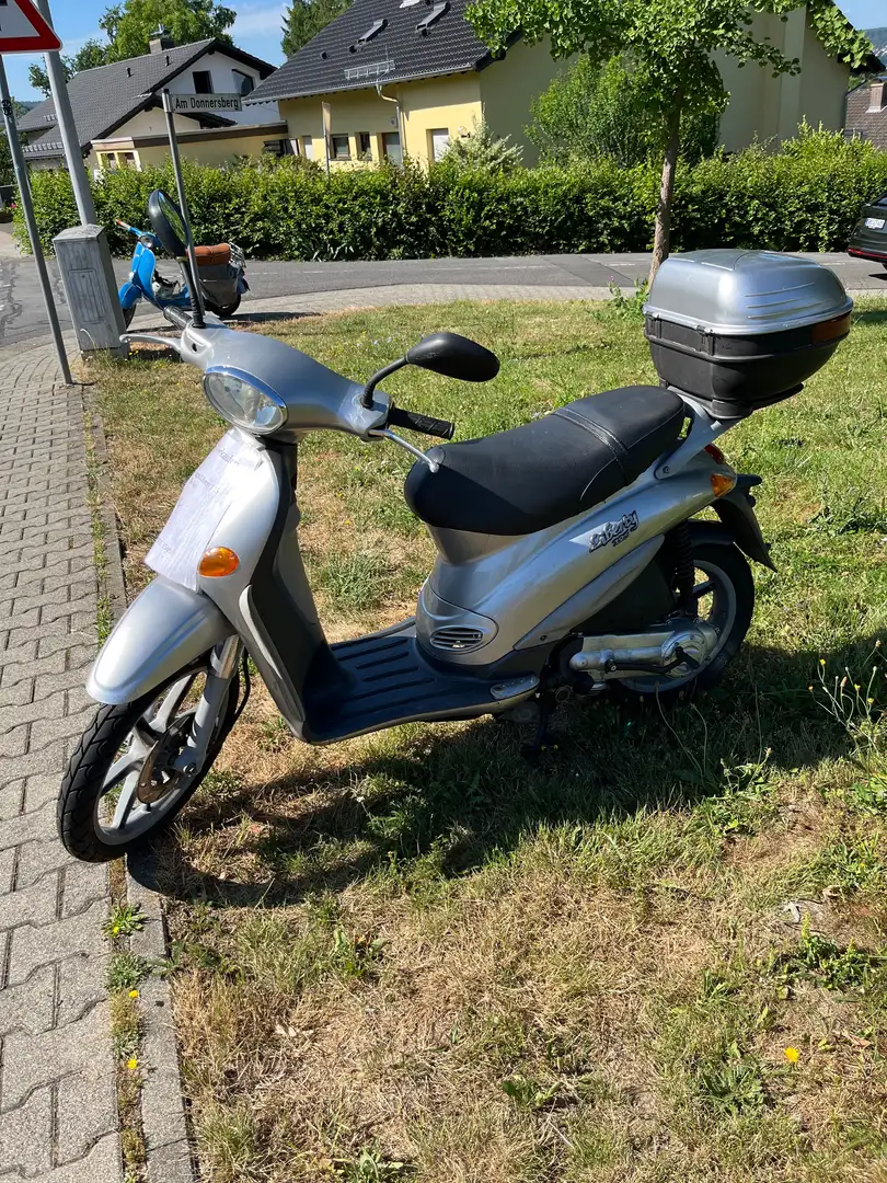 Piaggio Liberty 125 Srebrny - 2