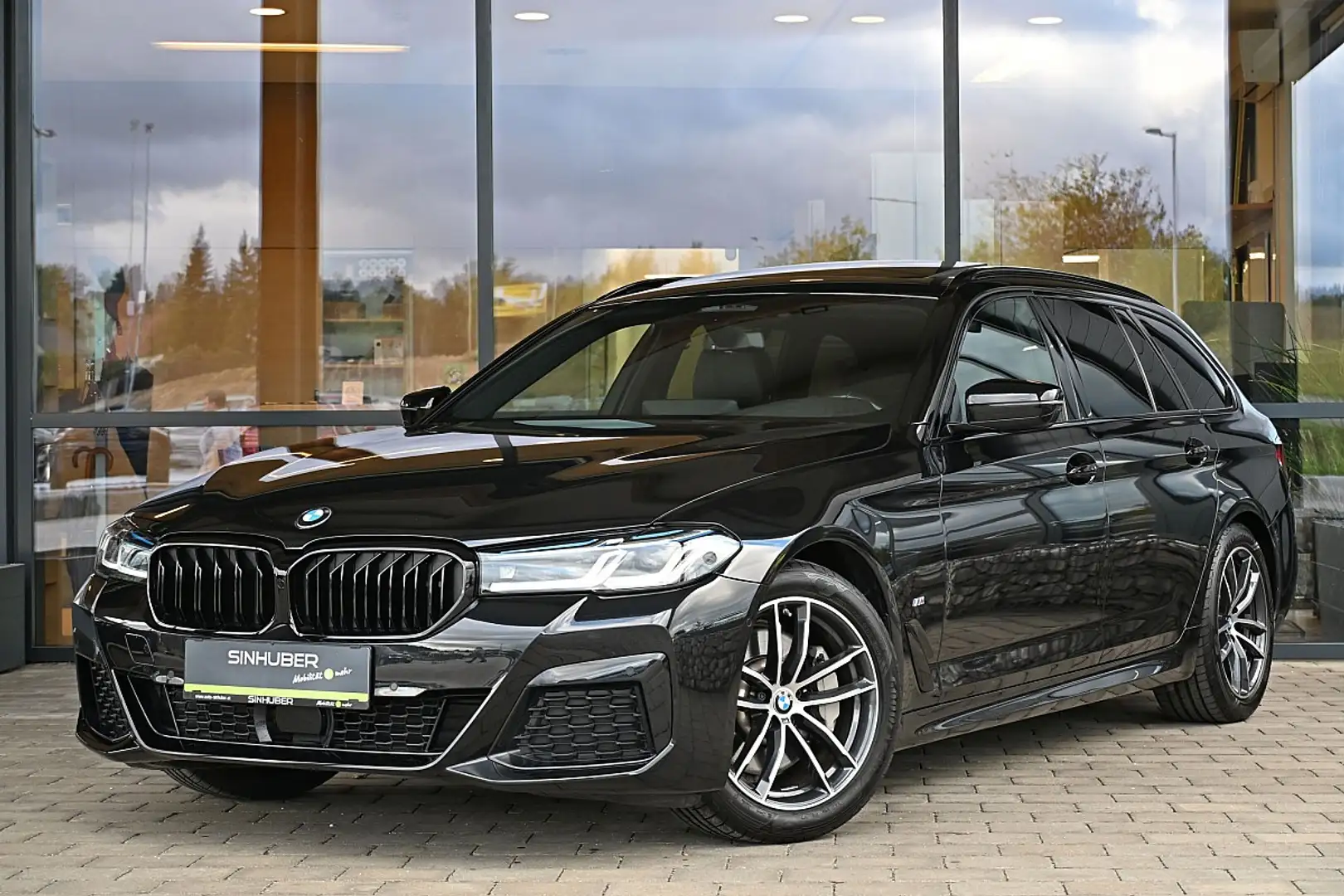 BMW 530 i 48 V Touring Aut. M Sport NP €93k ACC, AHK el... Noir - 1