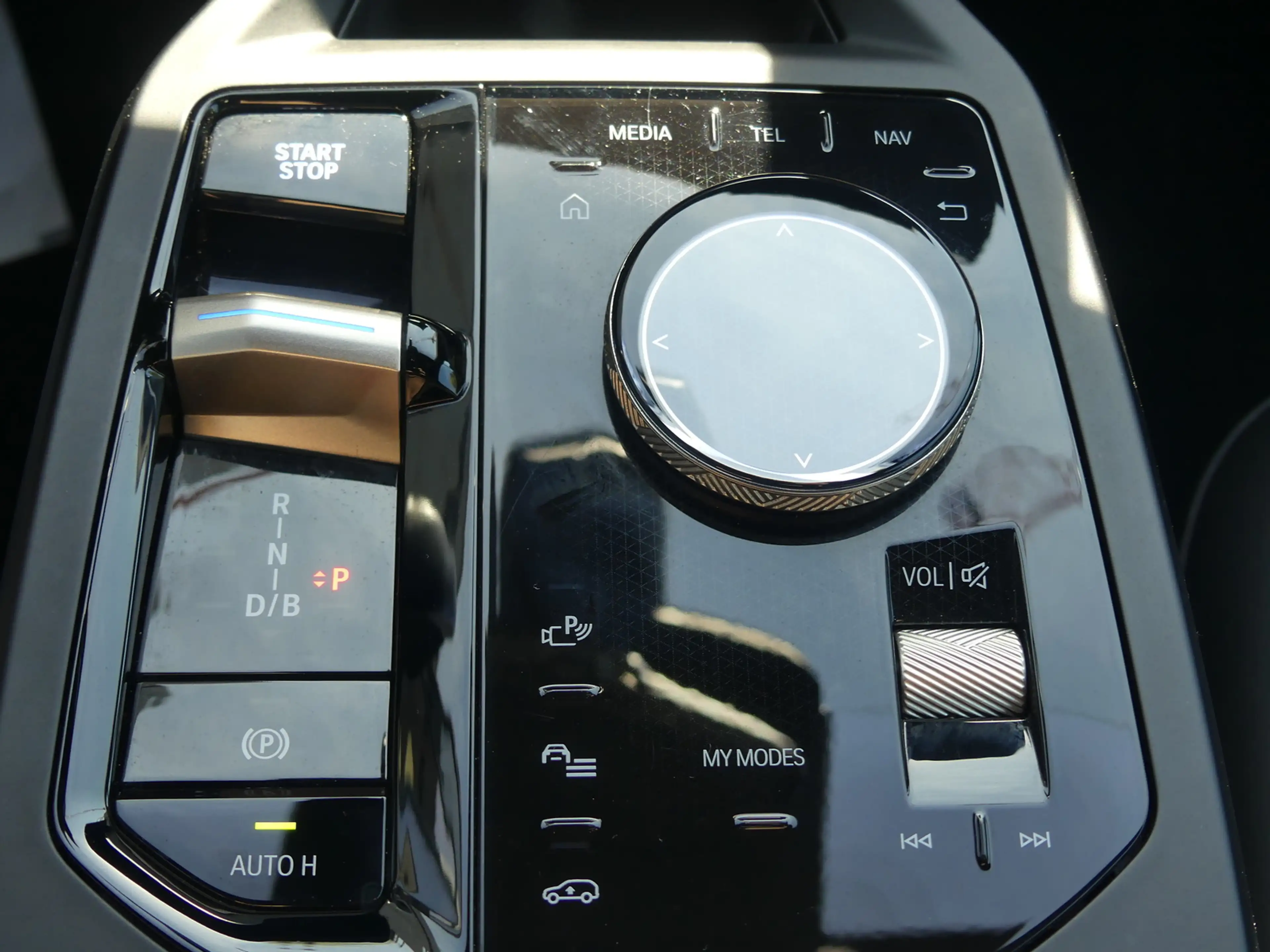BMW iX M60 22ZOLL PANO/B&W/SOFT/AHK/LASER — photo 9