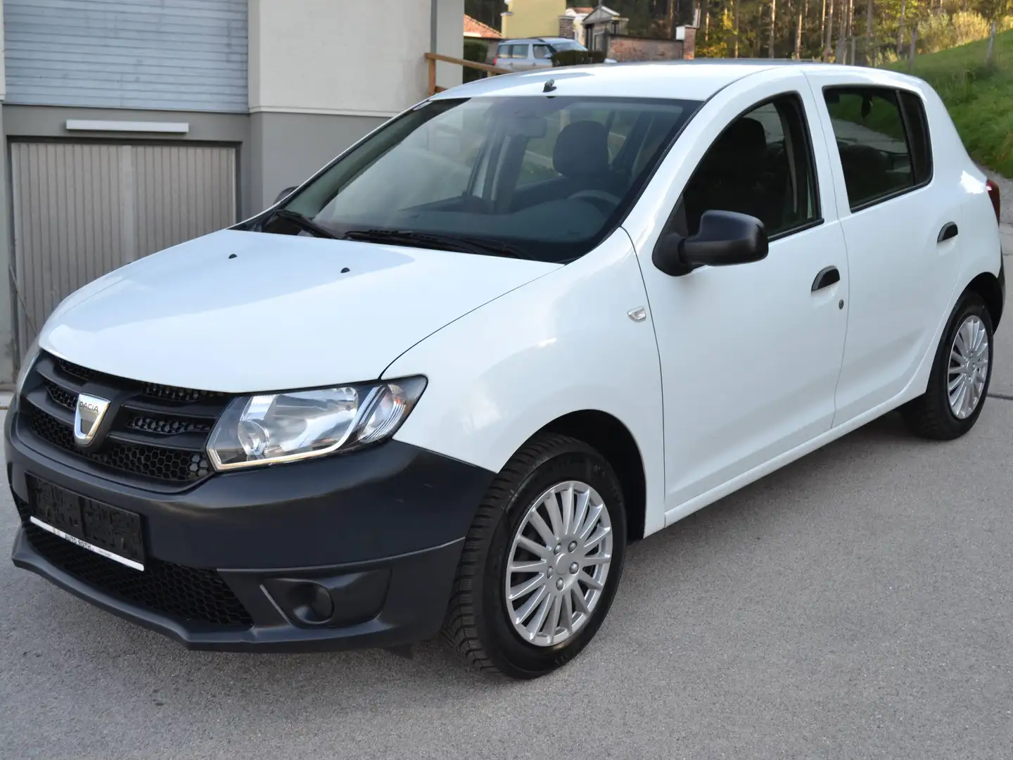 Dacia Sandero Sandero 1,2 16V 75 Basis Modell 1.Besitz Weiß - 2
